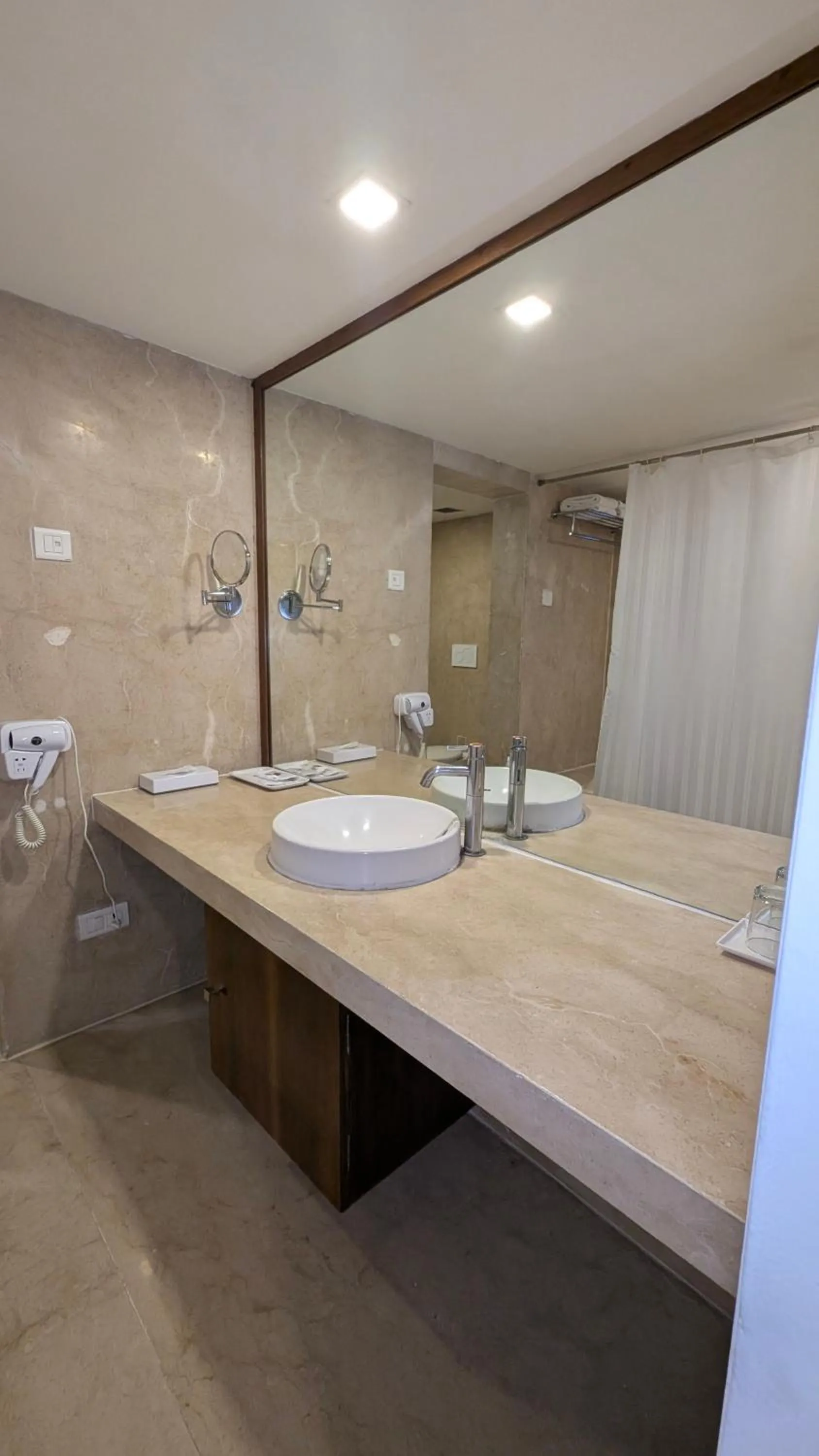 Bath in Pride Hotel, Chennai