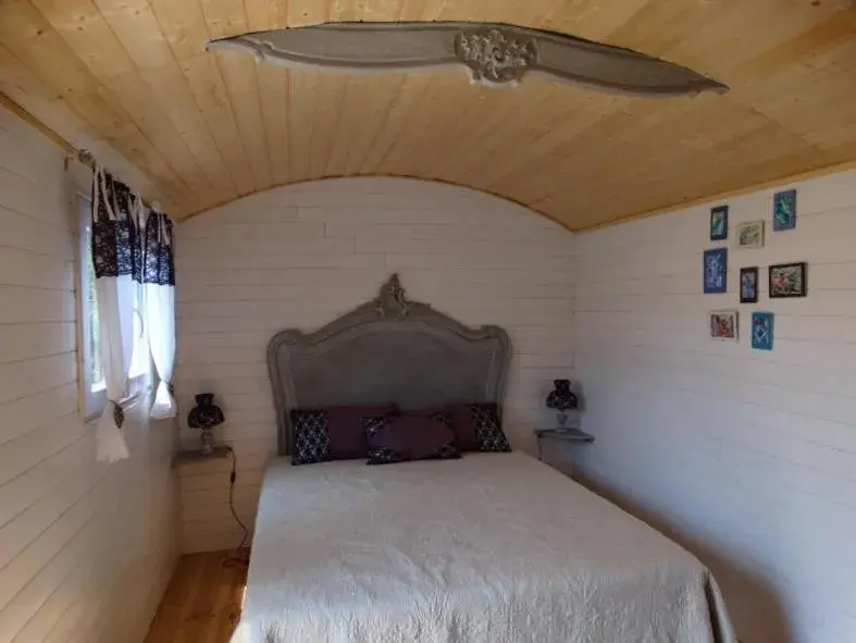 Roulotte with Garden View in L'Oustau de Bigatié Roulotte with Garden View in L'Oustau de Bigatié