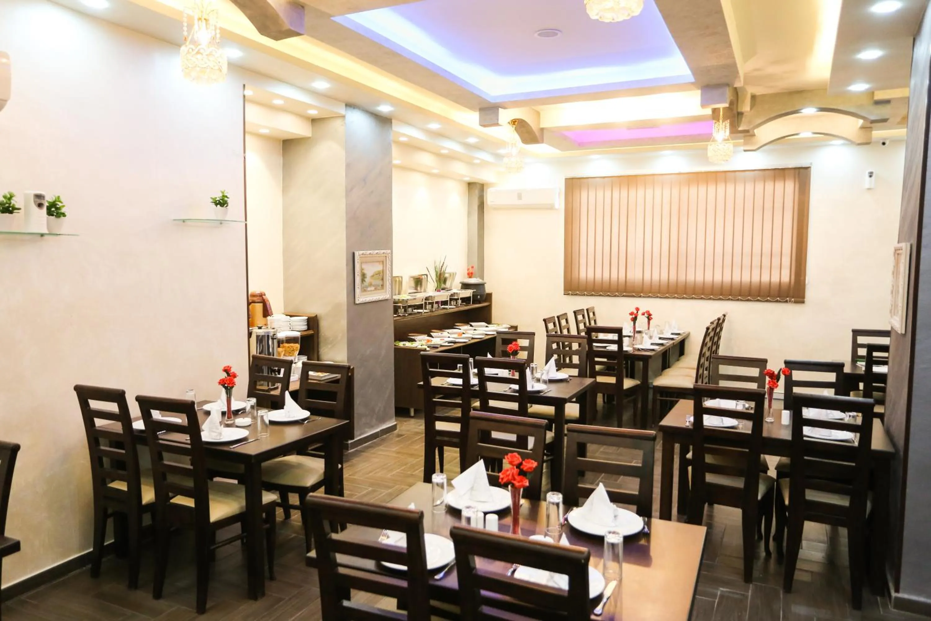 Restaurant/places to eat in 7Boys Hotel