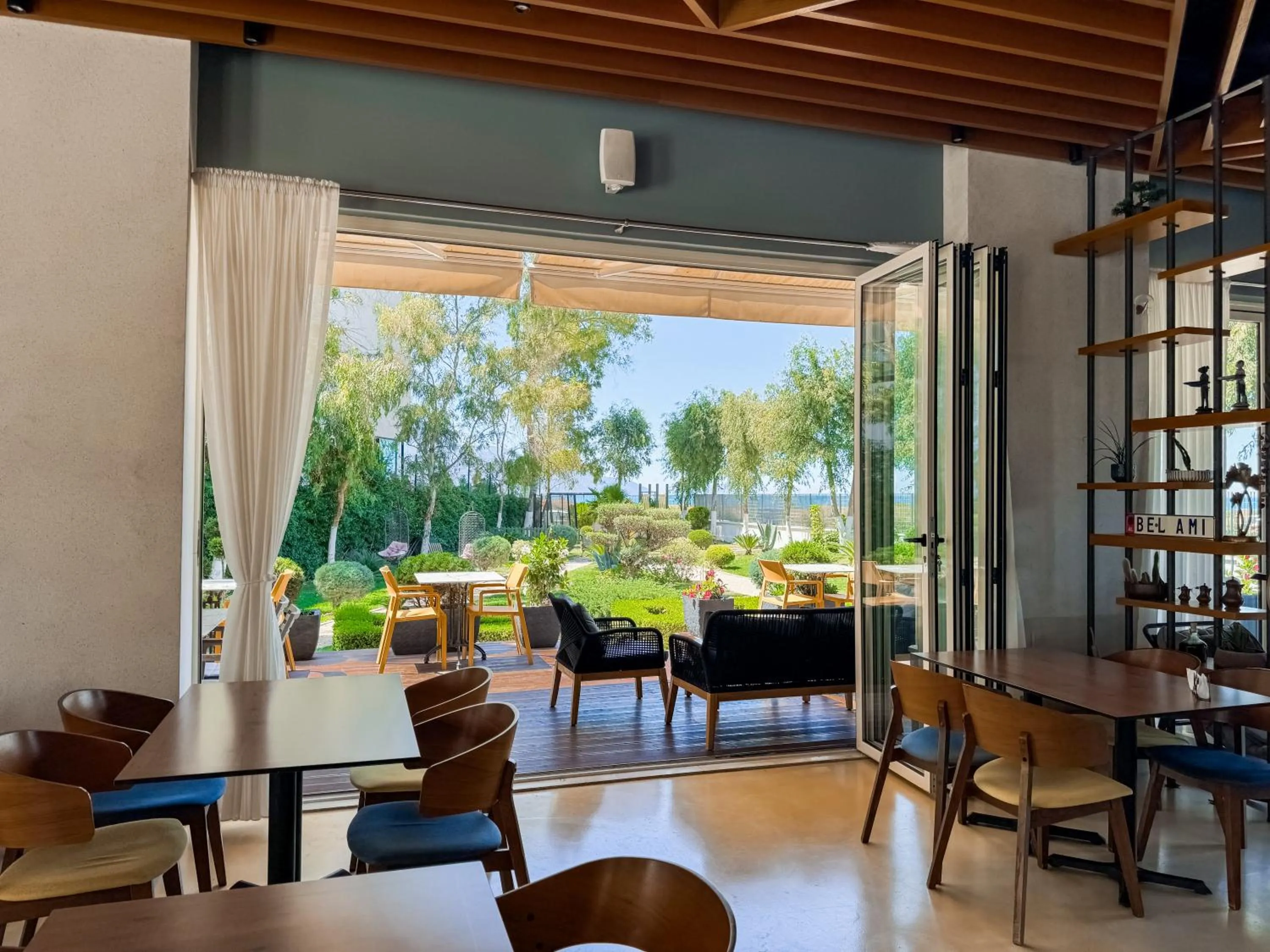 Restaurant/places to eat in Bel Ami Suita Hotel