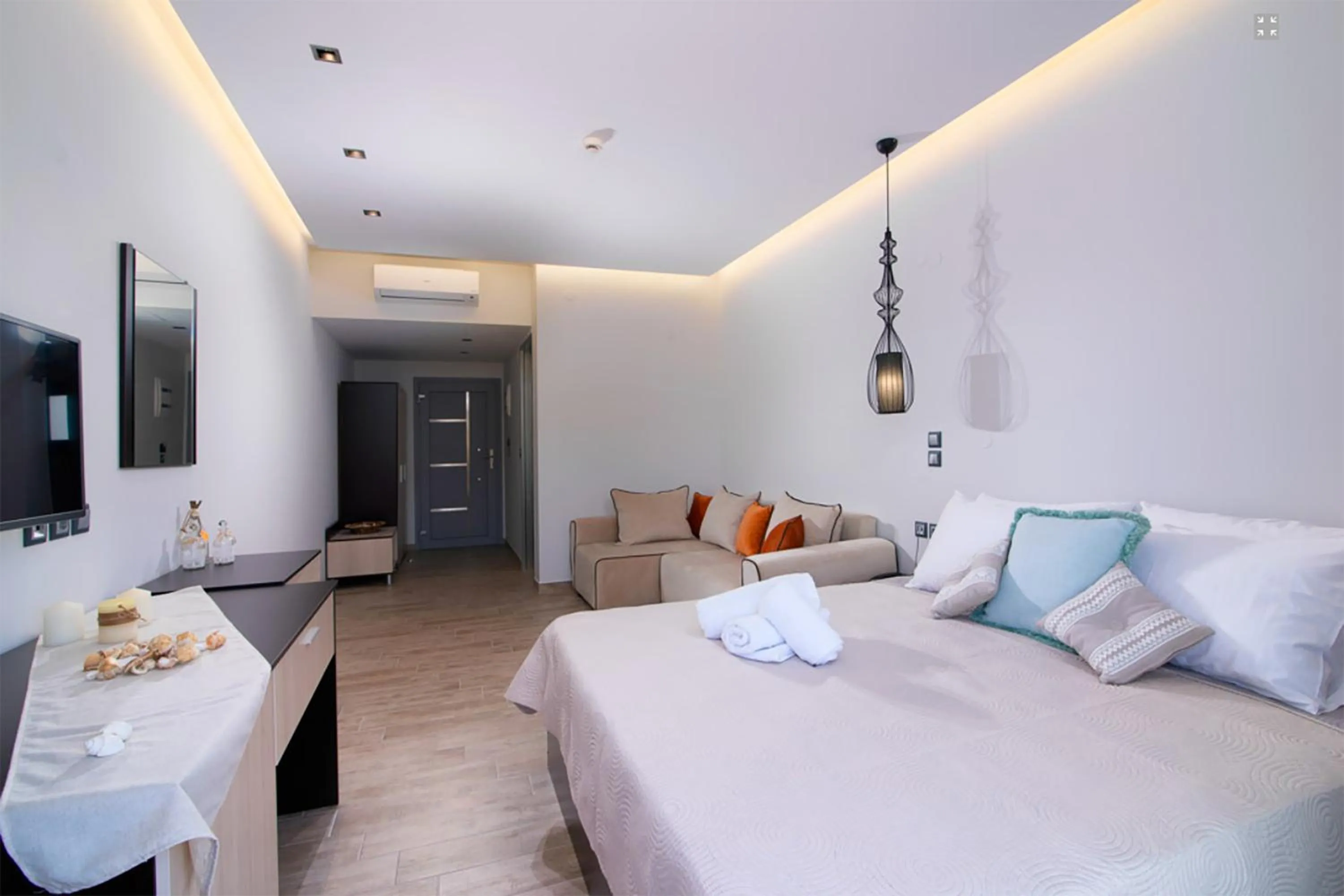 Photo of the whole room, Bed in The Dome Luxury