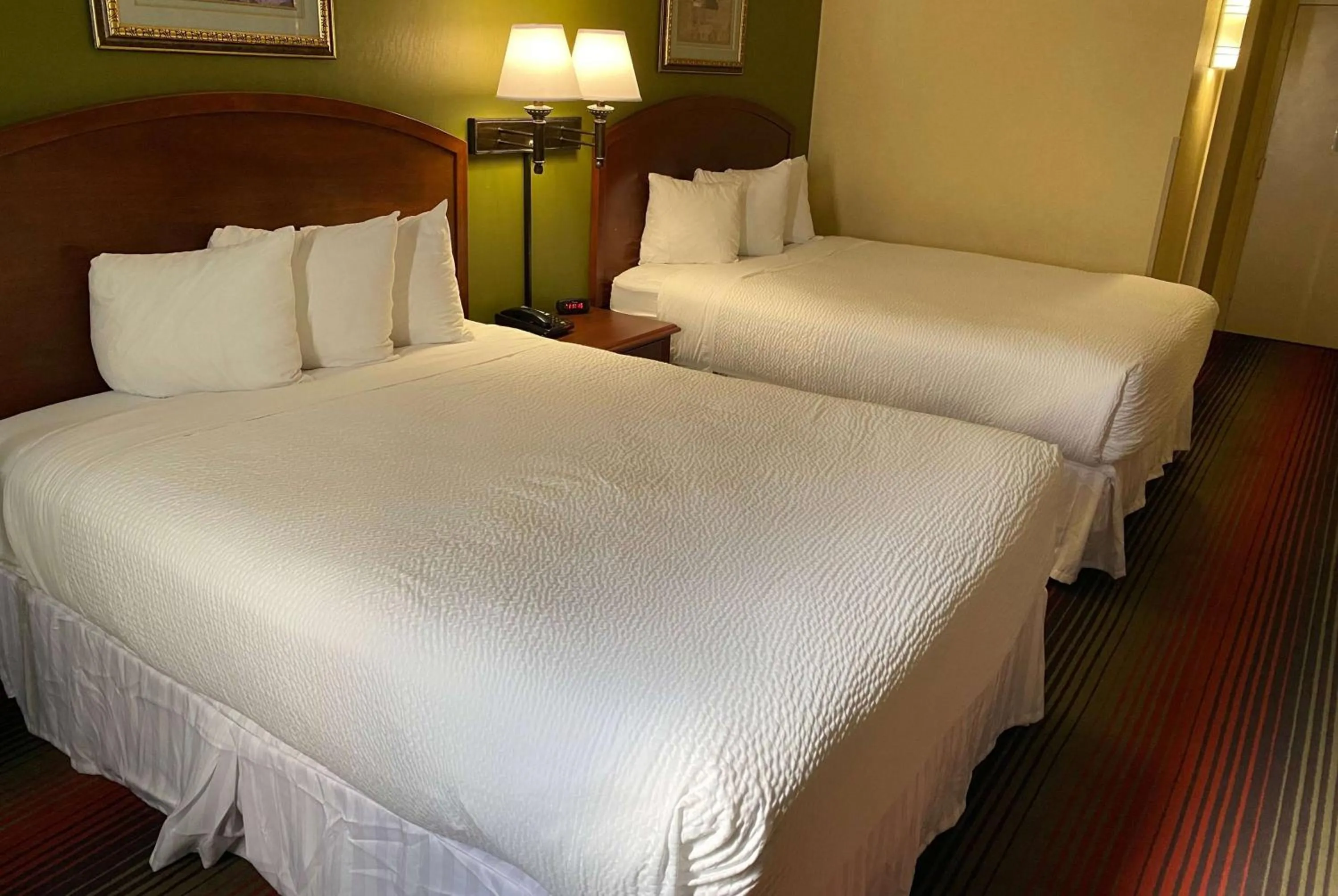 Photo of the whole room, Bed in Ramada by Wyndham Rochelle Park Near Paramus