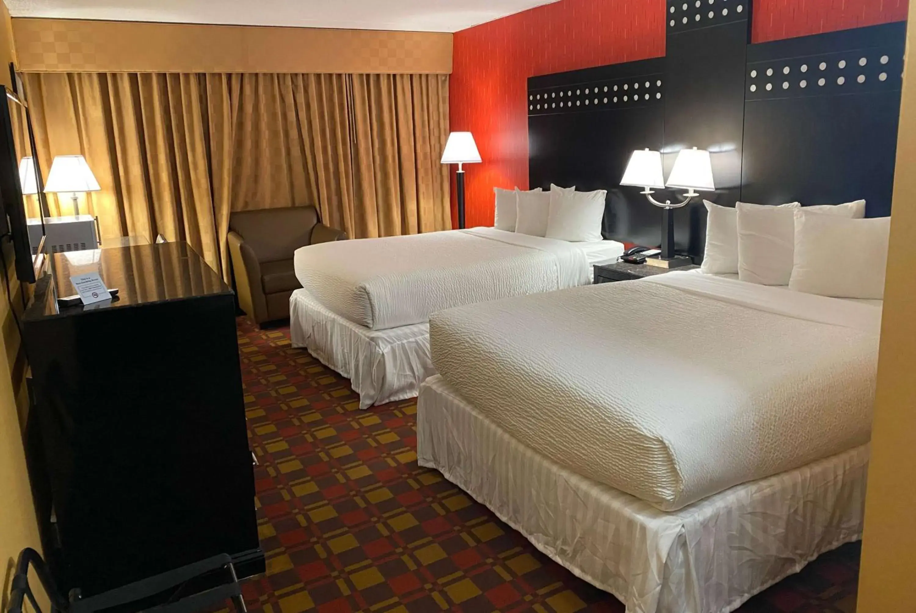 Photo of the whole room, Bed in Ramada by Wyndham Rochelle Park Near Paramus Photo of the whole room, Bed in Ramada by Wyndham Rochelle Park Near Paramus