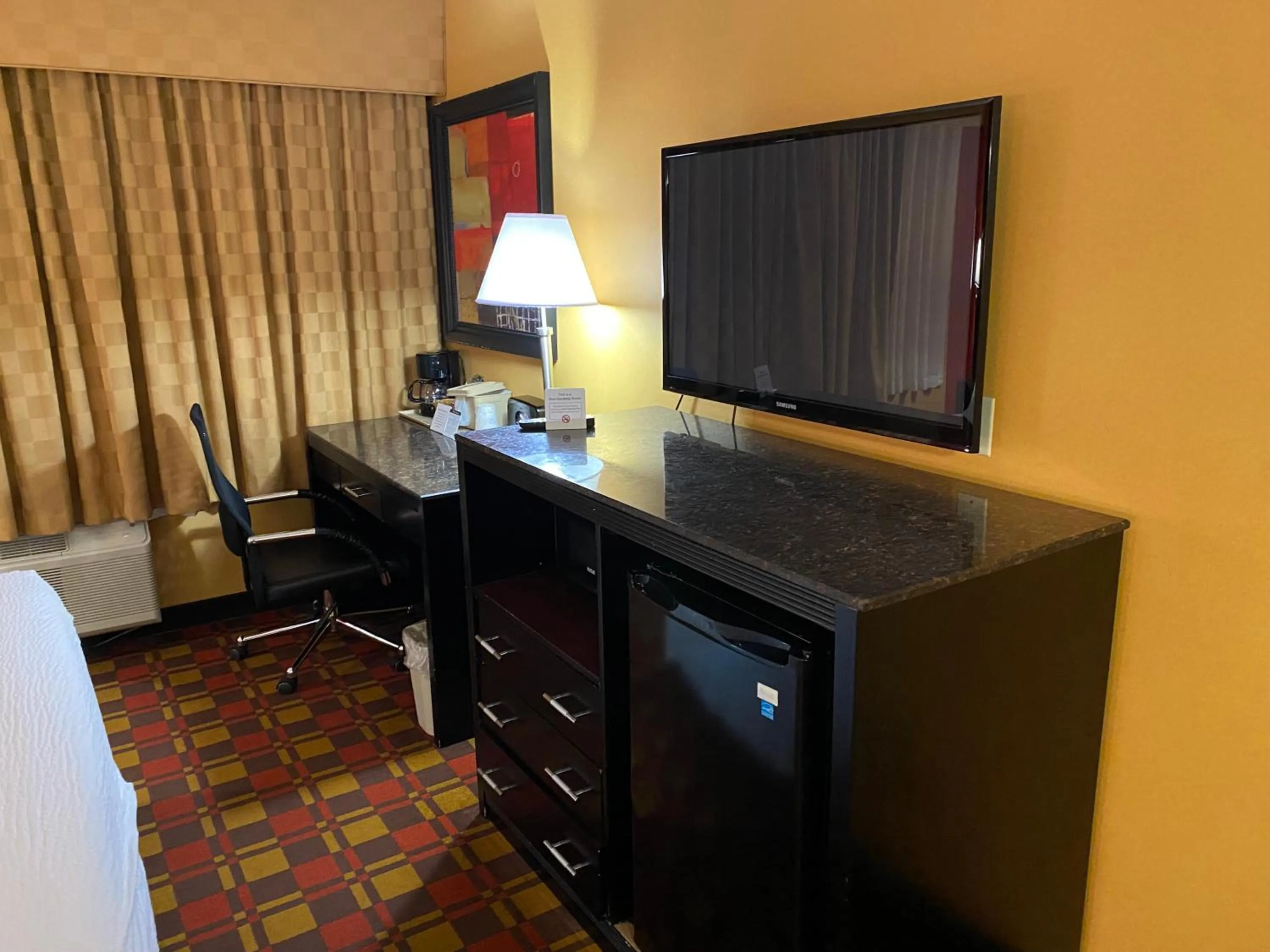 TV and multimedia in Ramada by Wyndham Rochelle Park Near Paramus