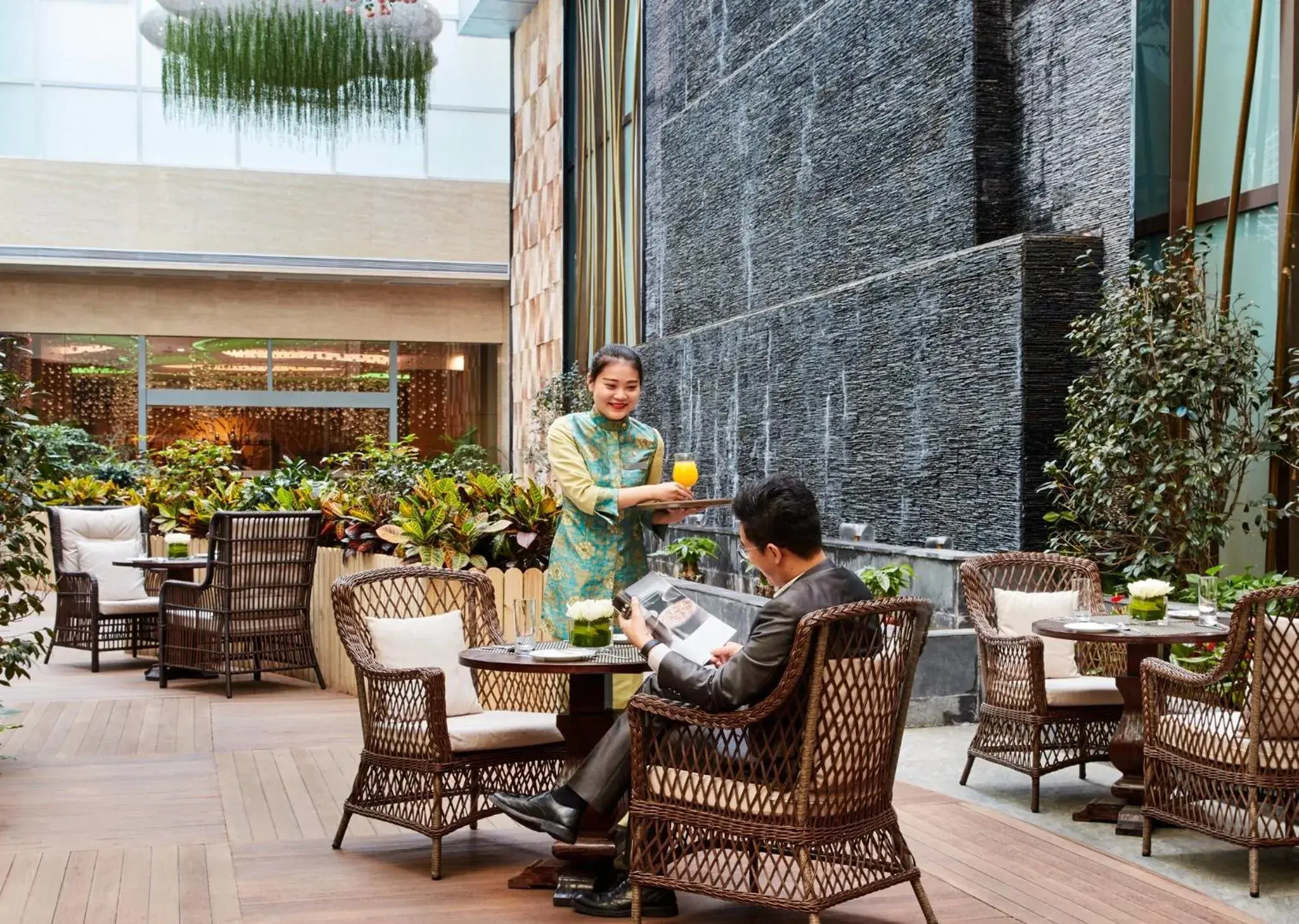 Lounge or bar in InterContinental Qingdao by IHG l Inside the Olympic Sailing Center l May Fourth Square Lounge or bar in InterContinental Qingdao by IHG l Inside the Olympic Sailing Center l May Fourth Square