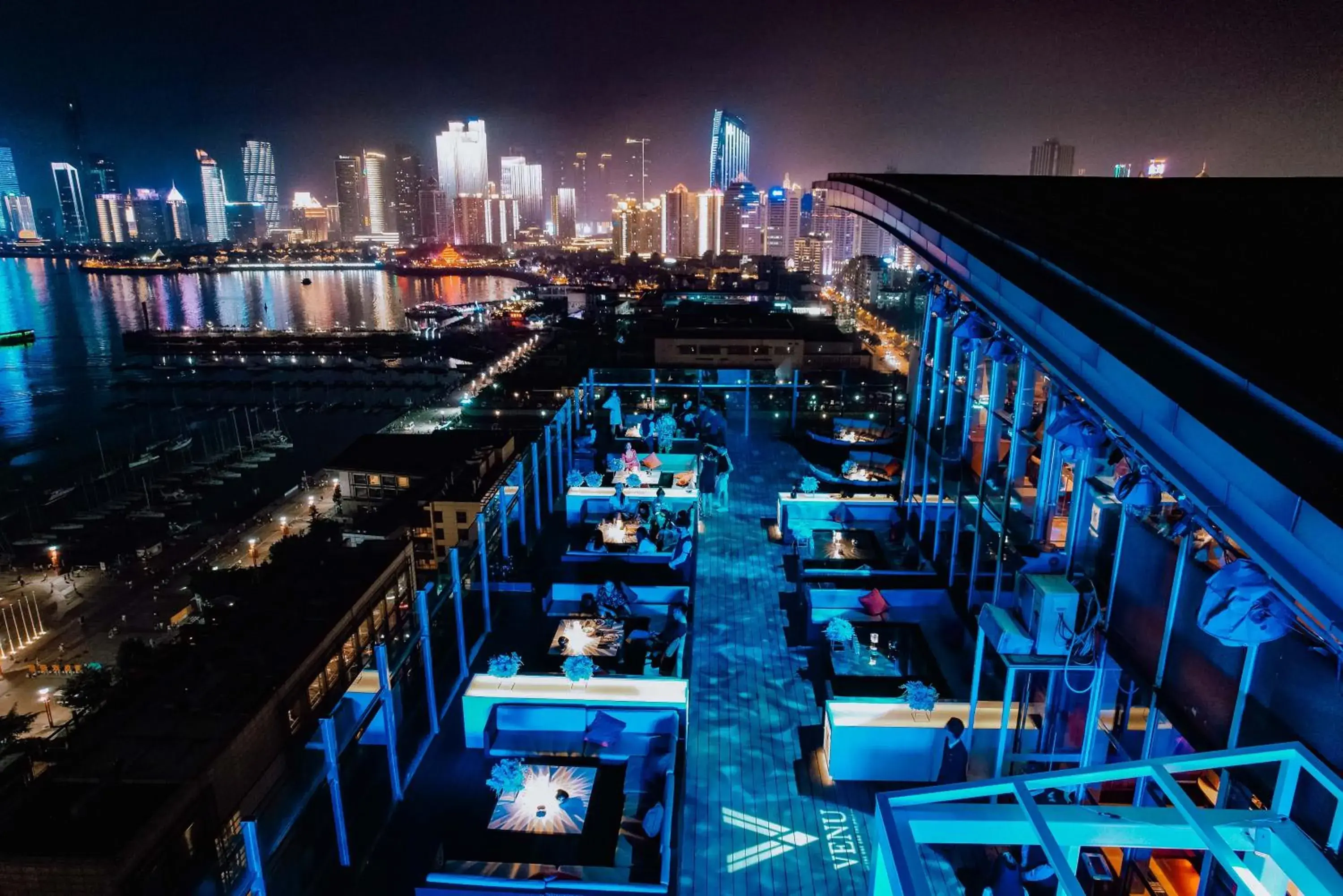 Lounge or bar in InterContinental Qingdao by IHG l Inside the Olympic Sailing Center l May Fourth Square Lounge or bar in InterContinental Qingdao by IHG l Inside the Olympic Sailing Center l May Fourth Square