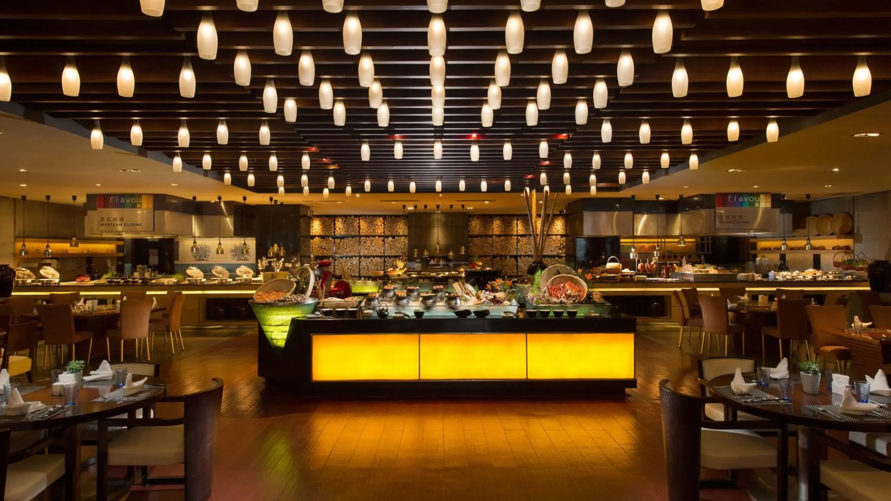 Restaurant/places to eat in InterContinental Qingdao by IHG l Inside the Olympic Sailing Center l May Fourth Square Restaurant/places to eat in InterContinental Qingdao by IHG l Inside the Olympic Sailing Center l May Fourth Square