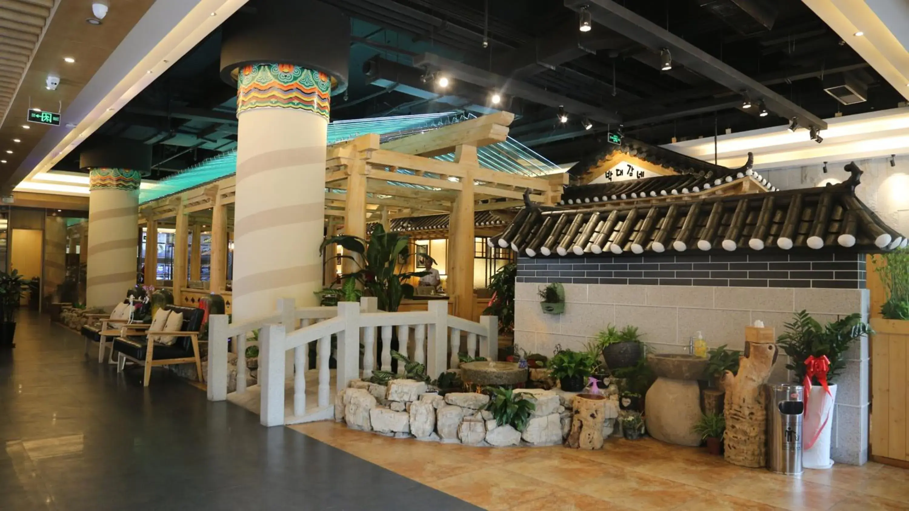 Restaurant/places to eat in InterContinental Qingdao by IHG l Inside the Olympic Sailing Center l May Fourth Square Restaurant/places to eat in InterContinental Qingdao by IHG l Inside the Olympic Sailing Center l May Fourth Square