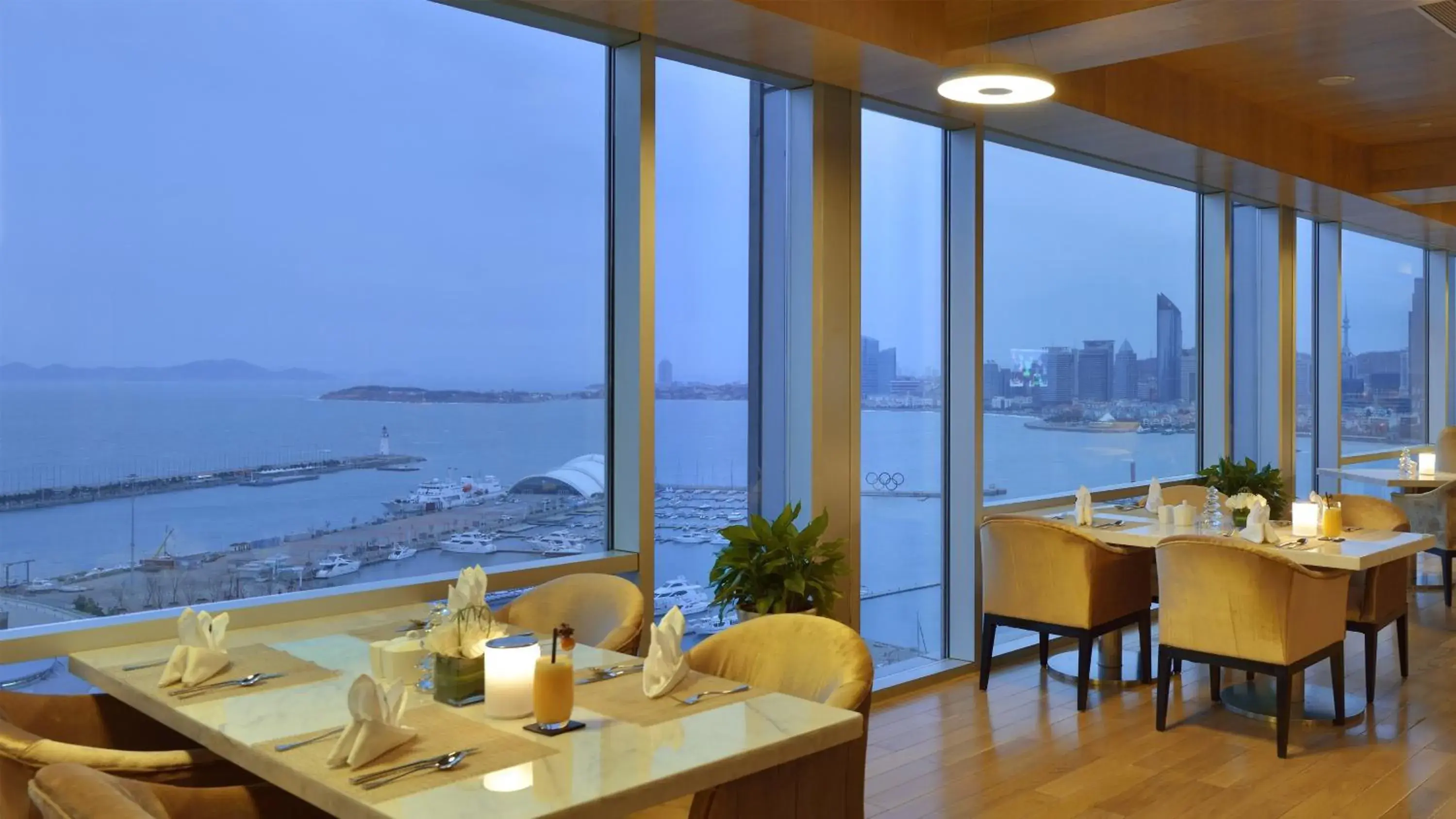 Lobby or reception in InterContinental Qingdao by IHG l Inside the Olympic Sailing Center l May Fourth Square Lobby or reception in InterContinental Qingdao by IHG l Inside the Olympic Sailing Center l May Fourth Square