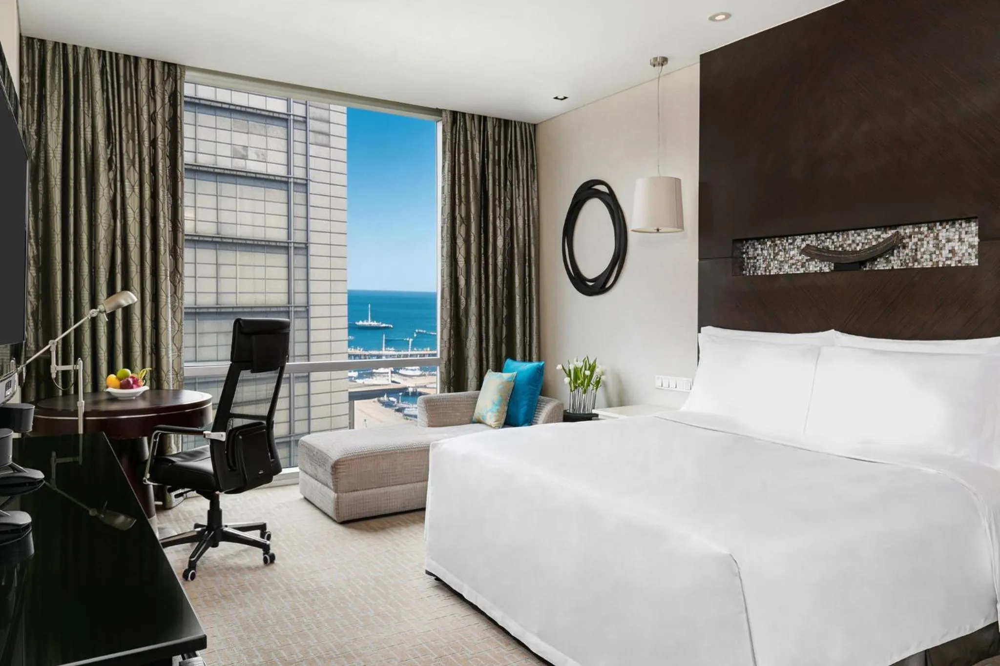 Photo of the whole room, Bed in InterContinental Qingdao by IHG