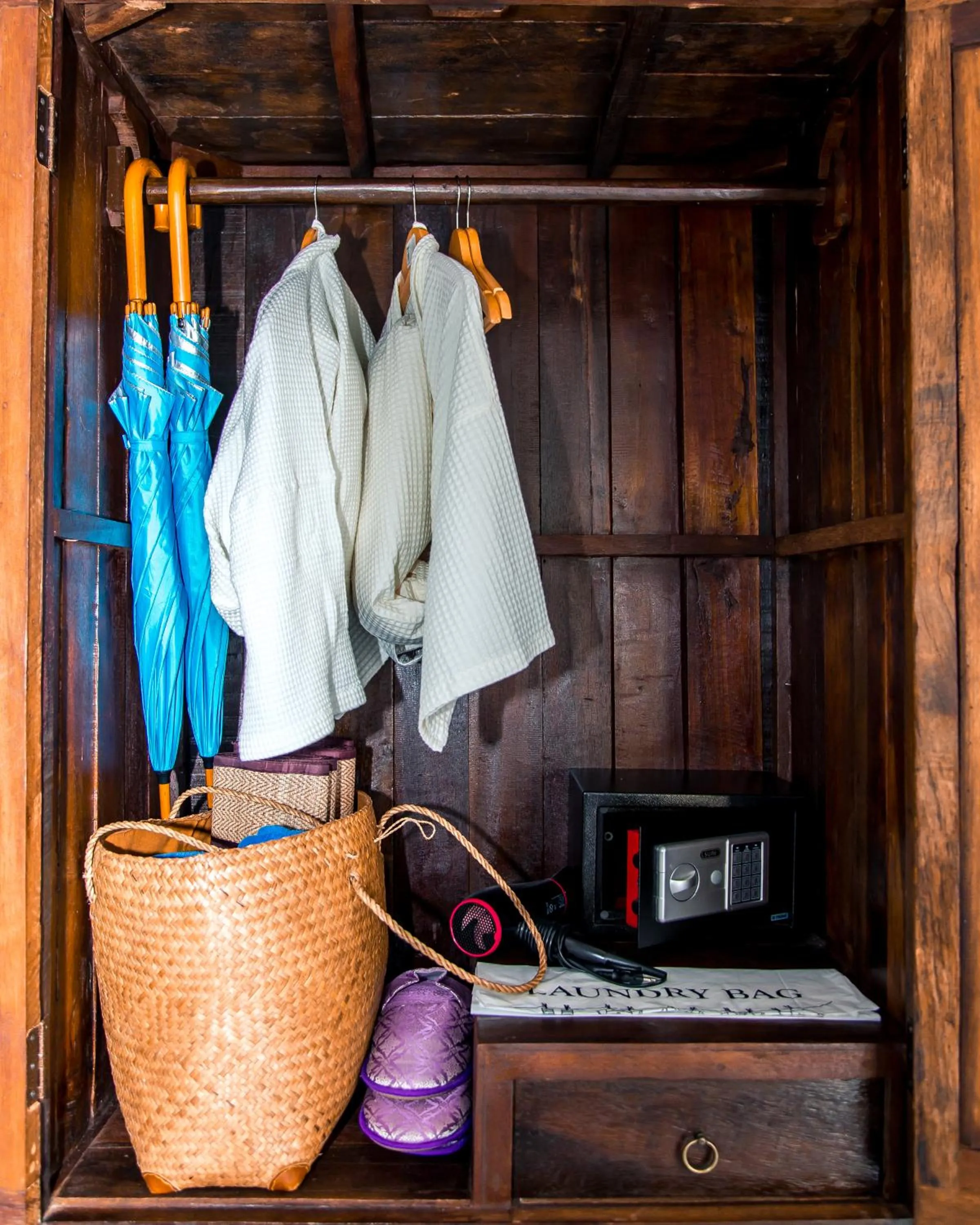 wardrobe in Zama Resort Koh Phangan