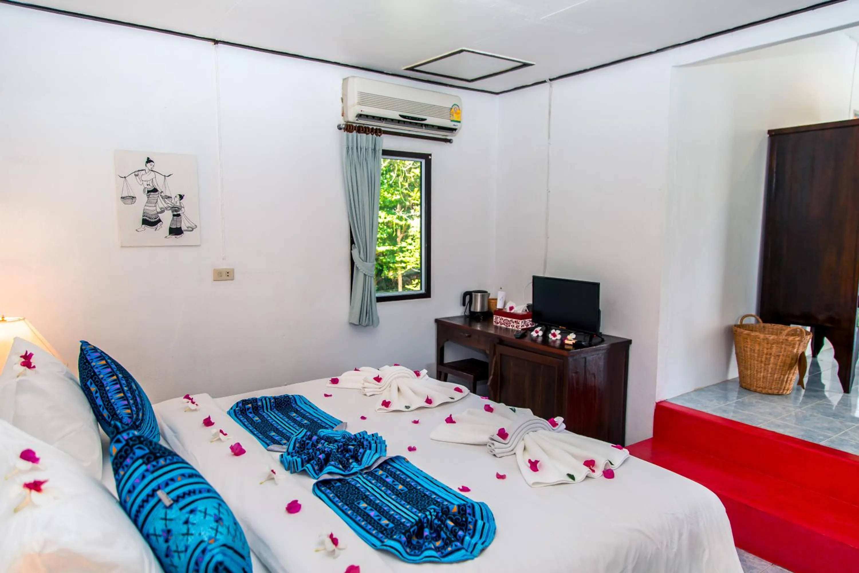 Photo of the whole room, Bed in Zama Resort Koh Phangan