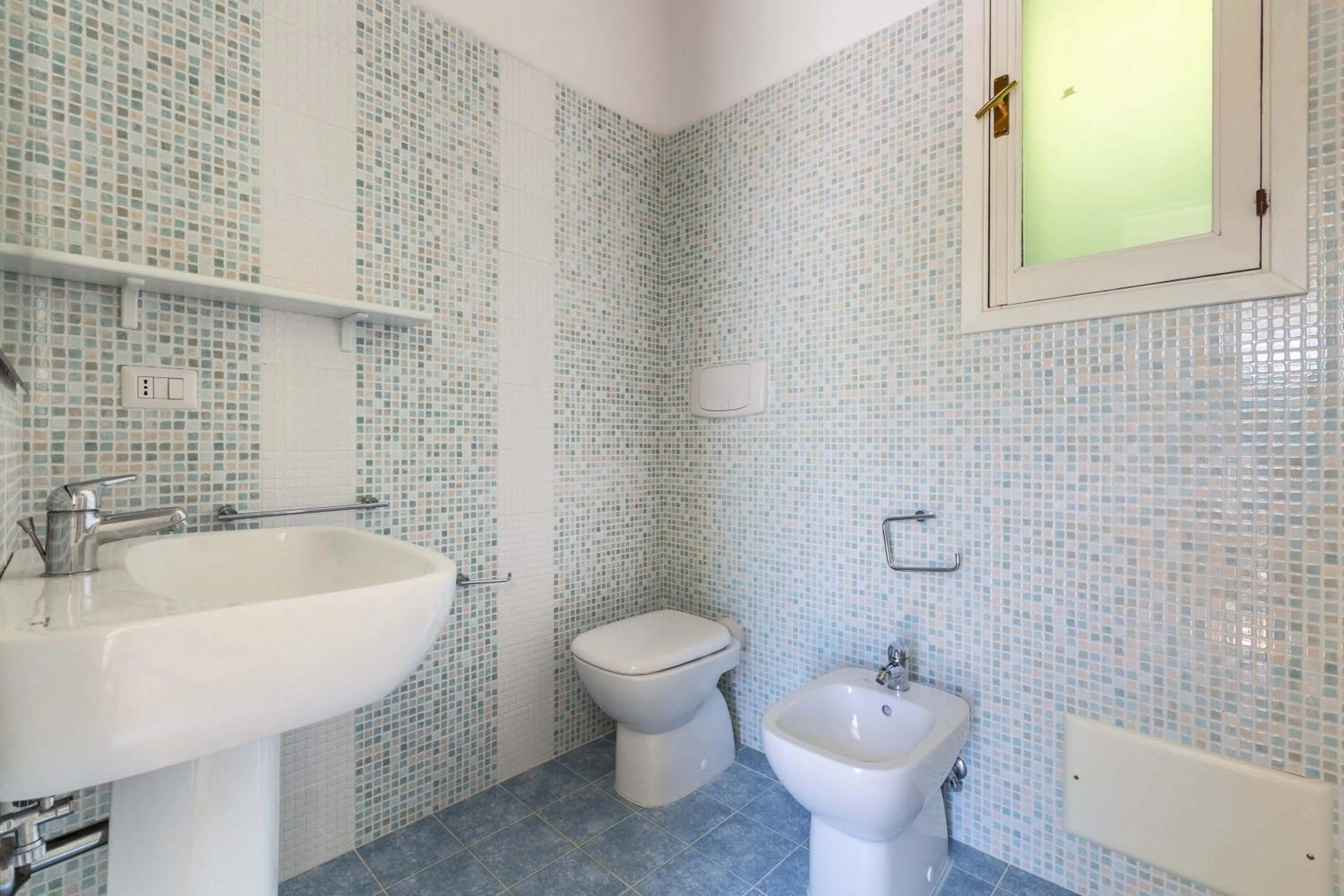 Bathroom in Villa dei Primi by BarbarHouse