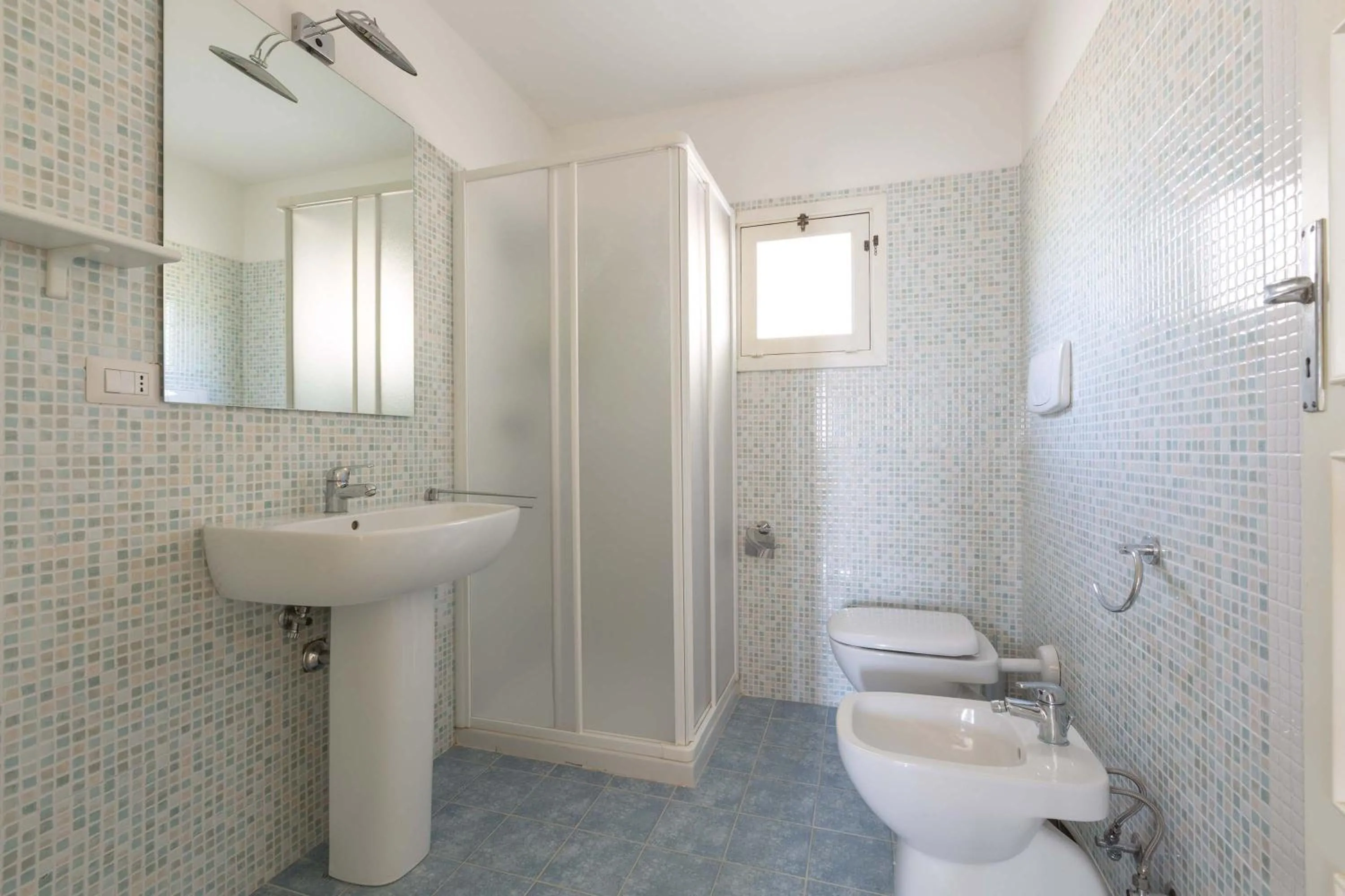 Bathroom in Villa dei Primi by BarbarHouse