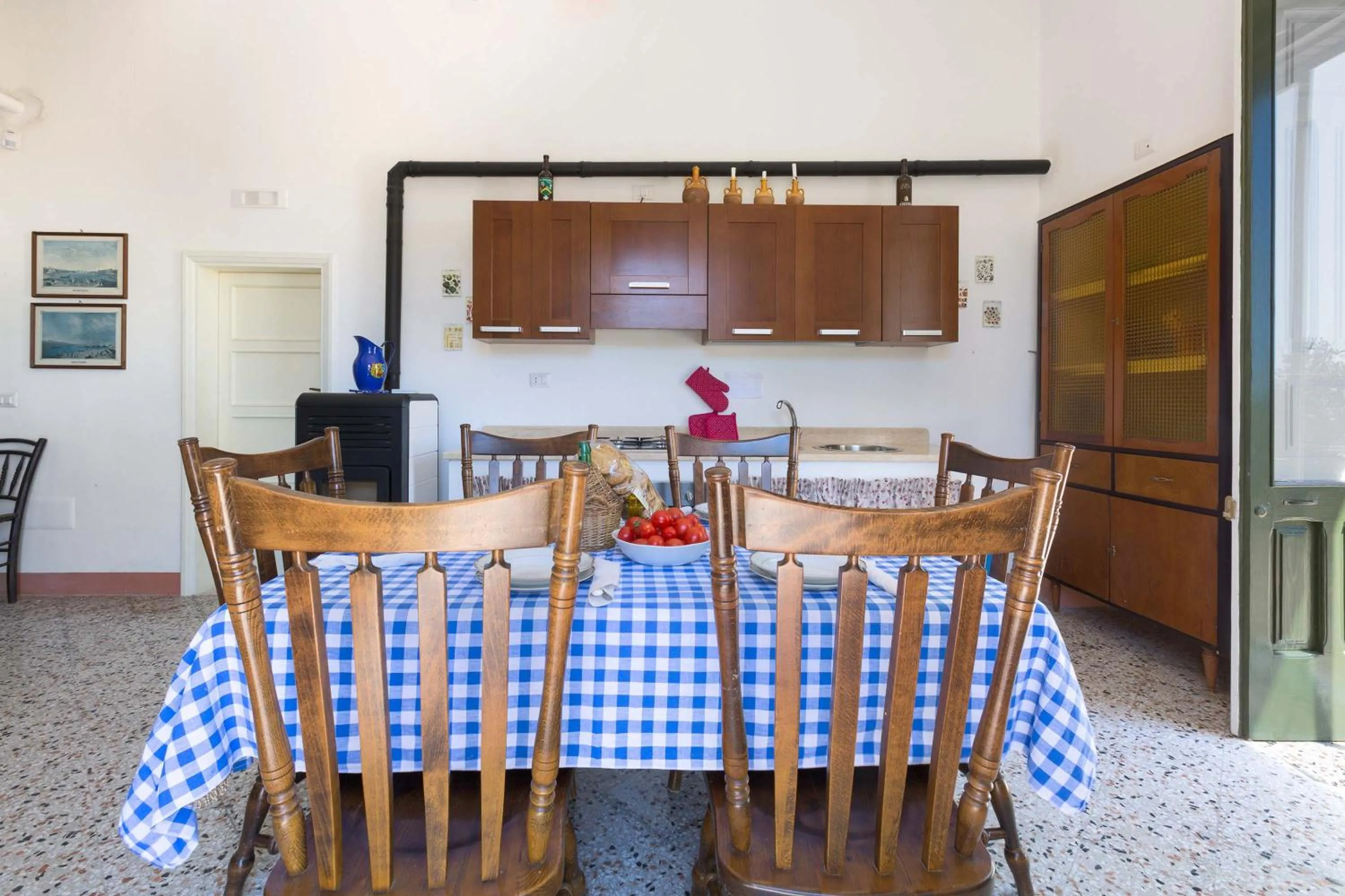 Dining area in Villa dei Primi by BarbarHouse
