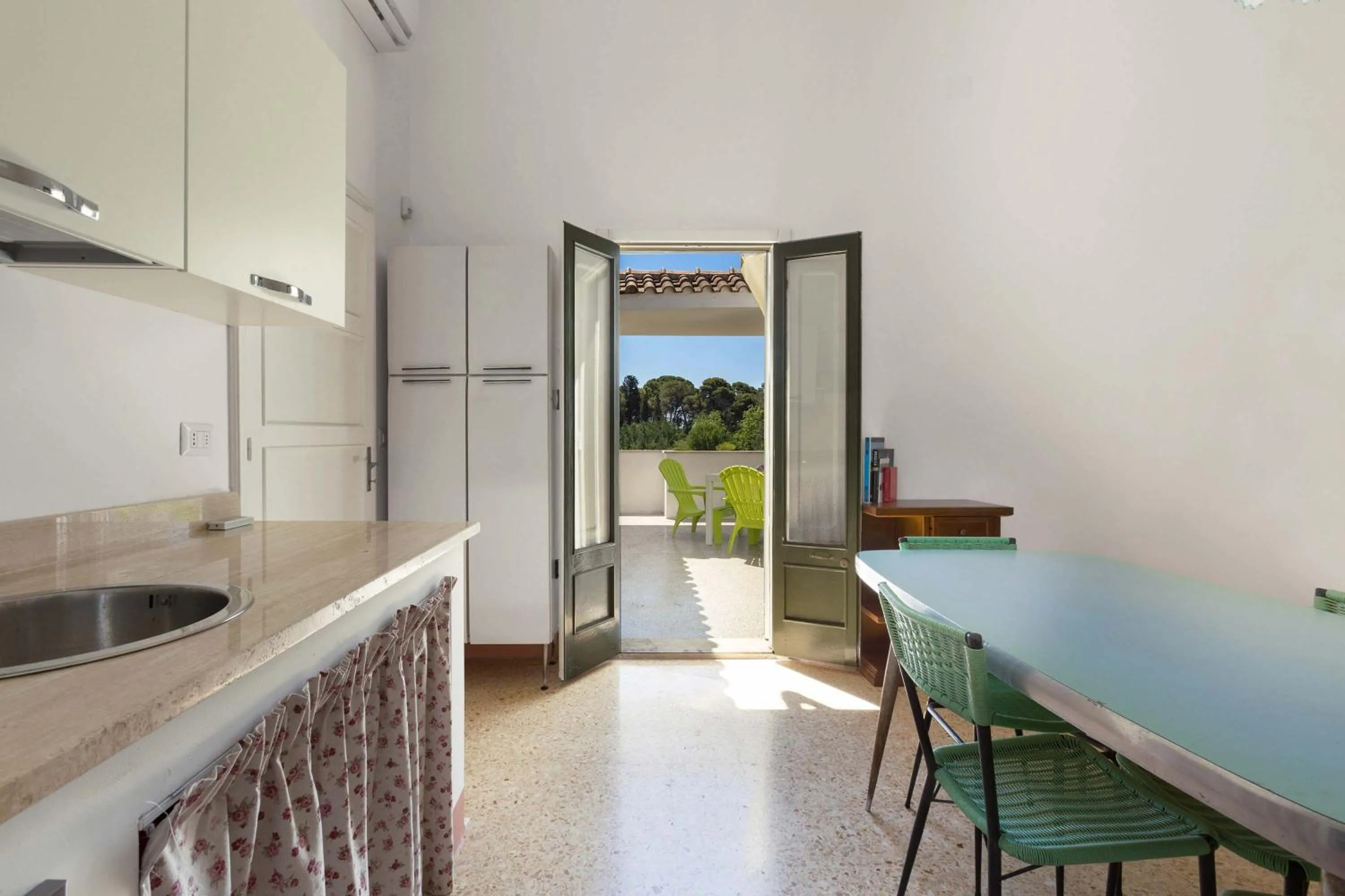 Dining area in Villa dei Primi by BarbarHouse