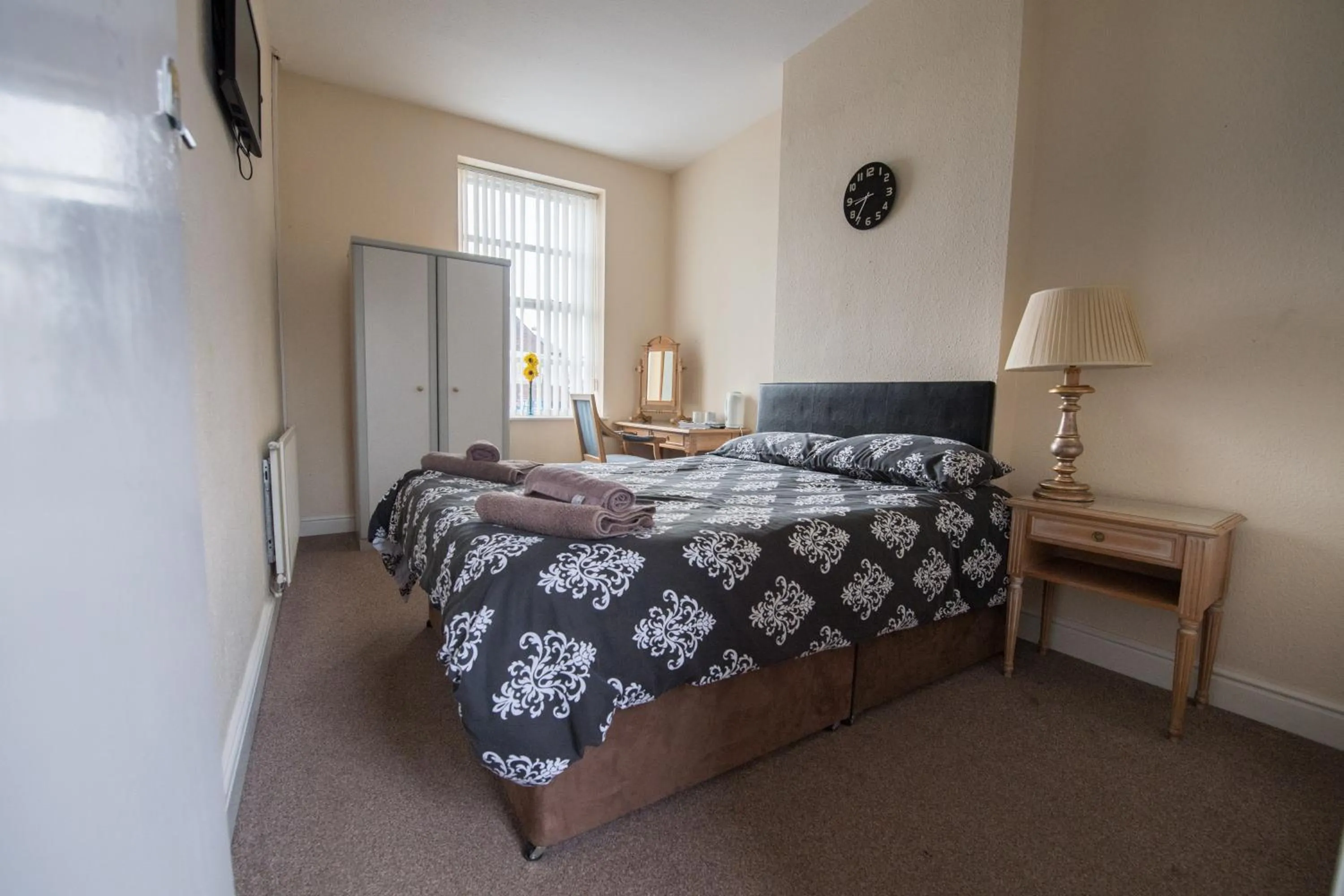 Double Room with Private Bathroom in The Rodney