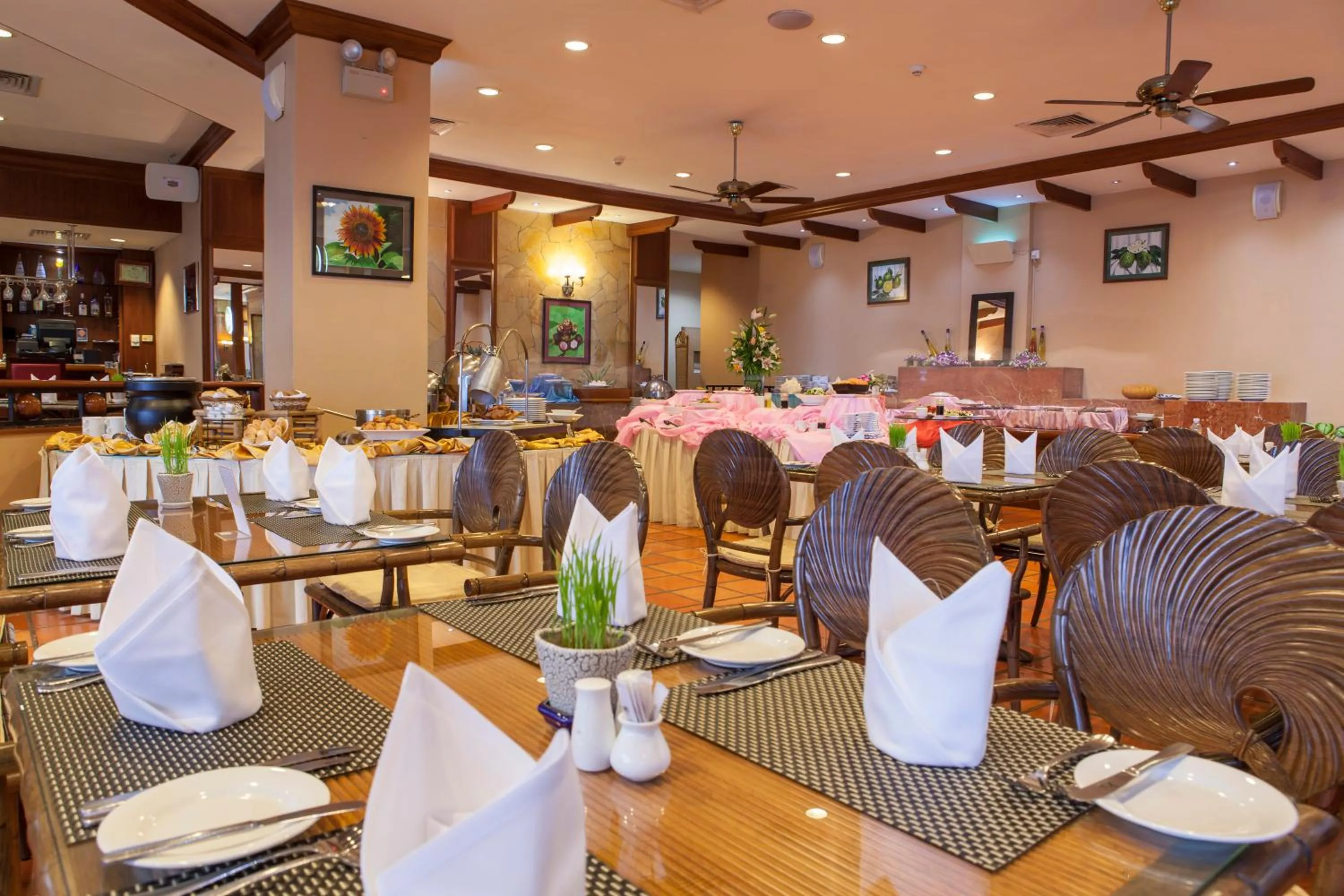 Restaurant/places to eat in Himawari Hotel Apartments