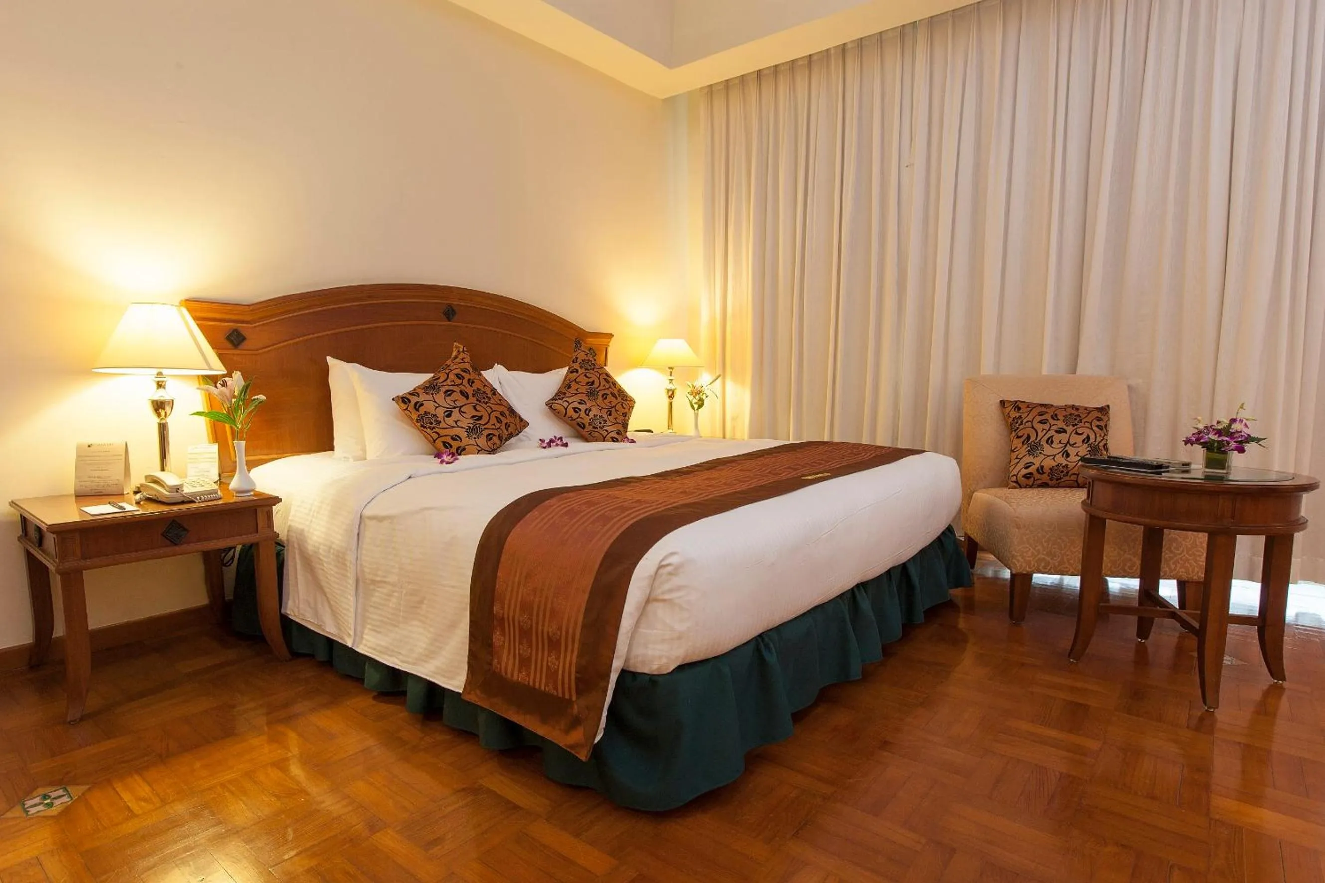 Bed in Himawari Hotel Apartments