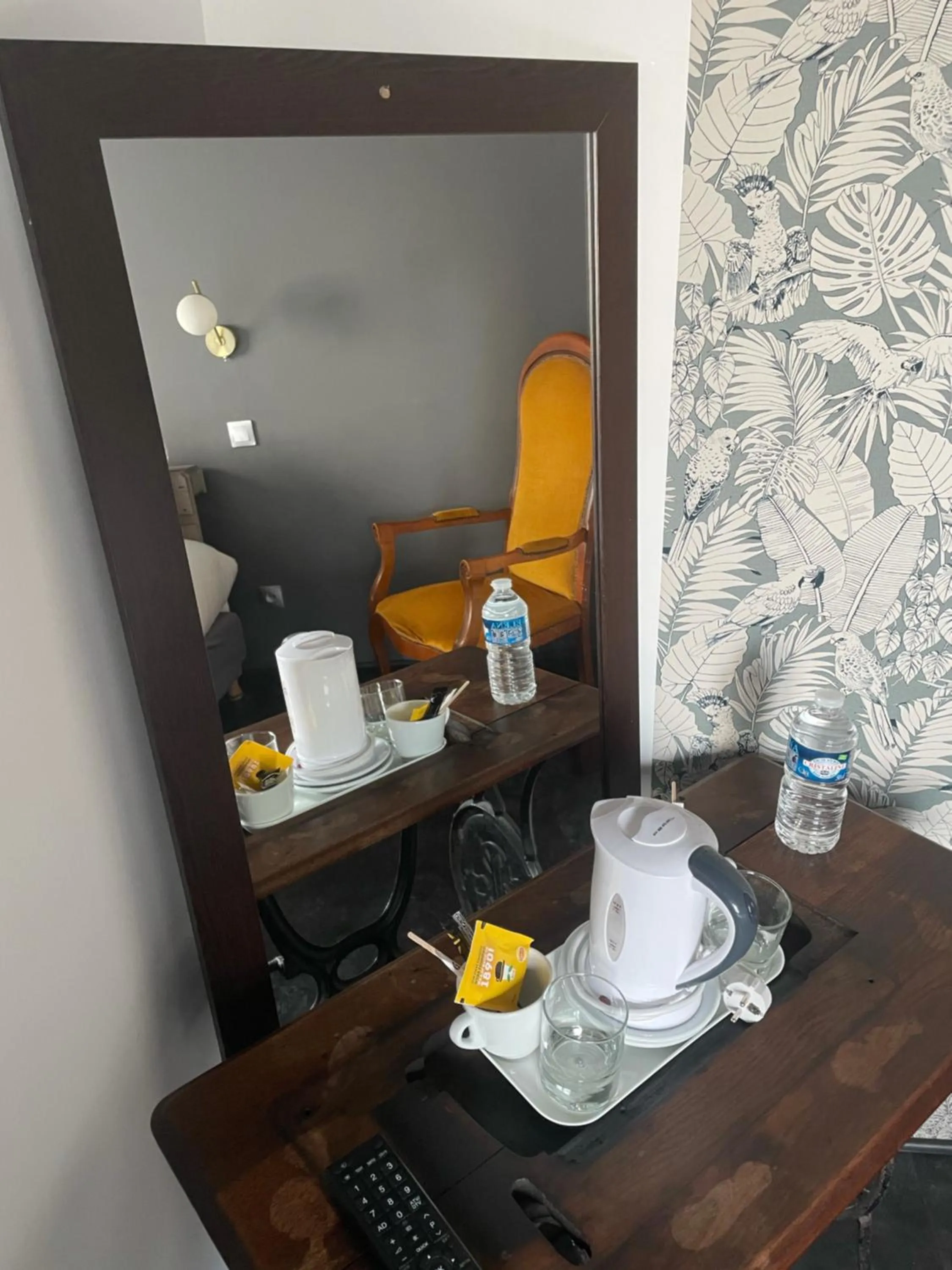 Coffee/tea facilities in The Originals Boutique, Hôtel d'Angleterre, Le Havre, centre, plage