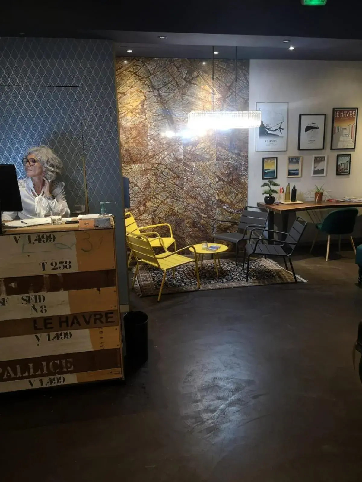 Lobby or reception in The Originals Boutique, Hôtel d'Angleterre, Le Havre, centre, plage Lobby or reception in The Originals Boutique, Hôtel d'Angleterre, Le Havre, centre, plage