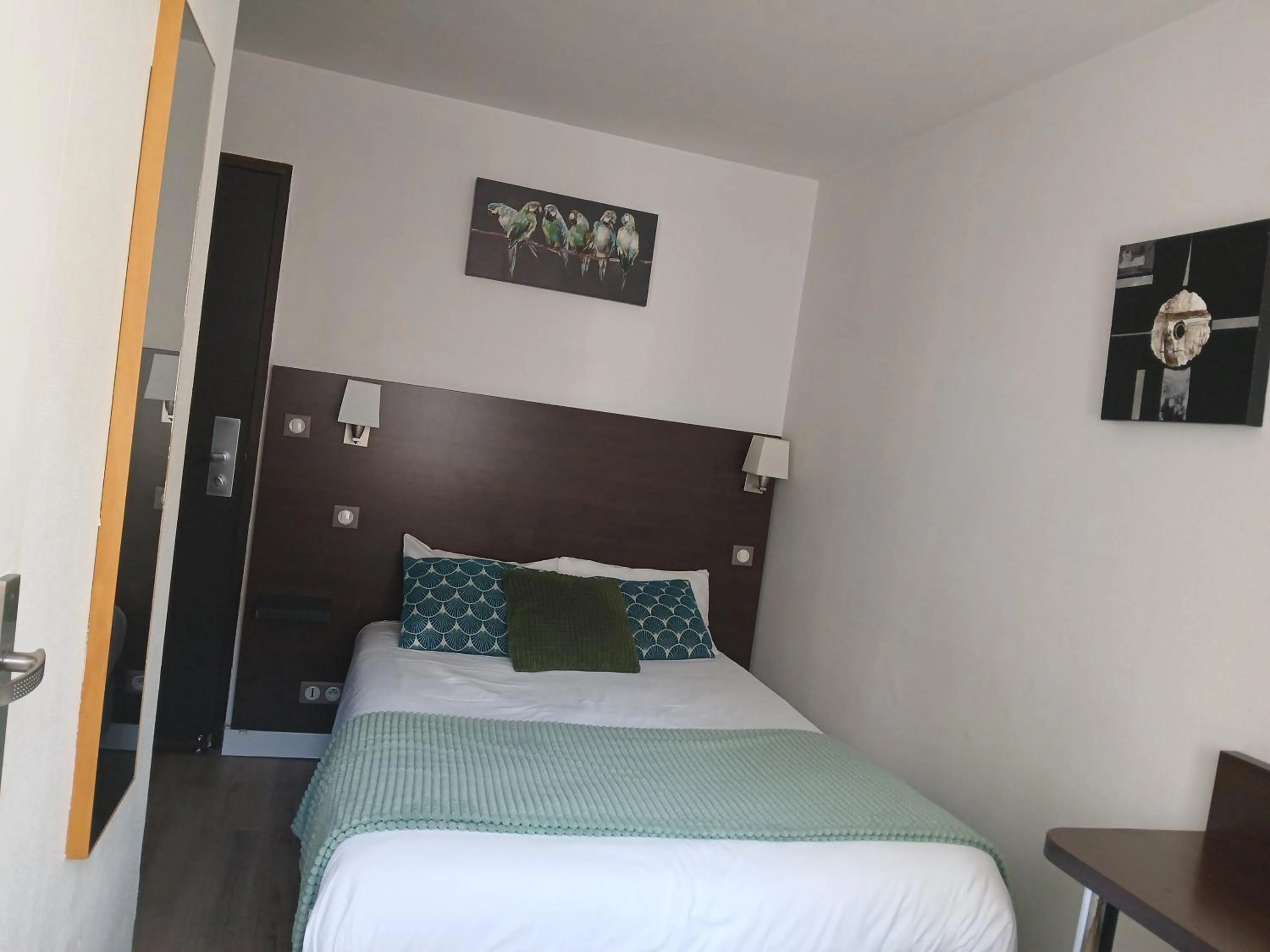 Bed in The Originals Boutique, Hôtel d'Angleterre, Le Havre, centre, plage