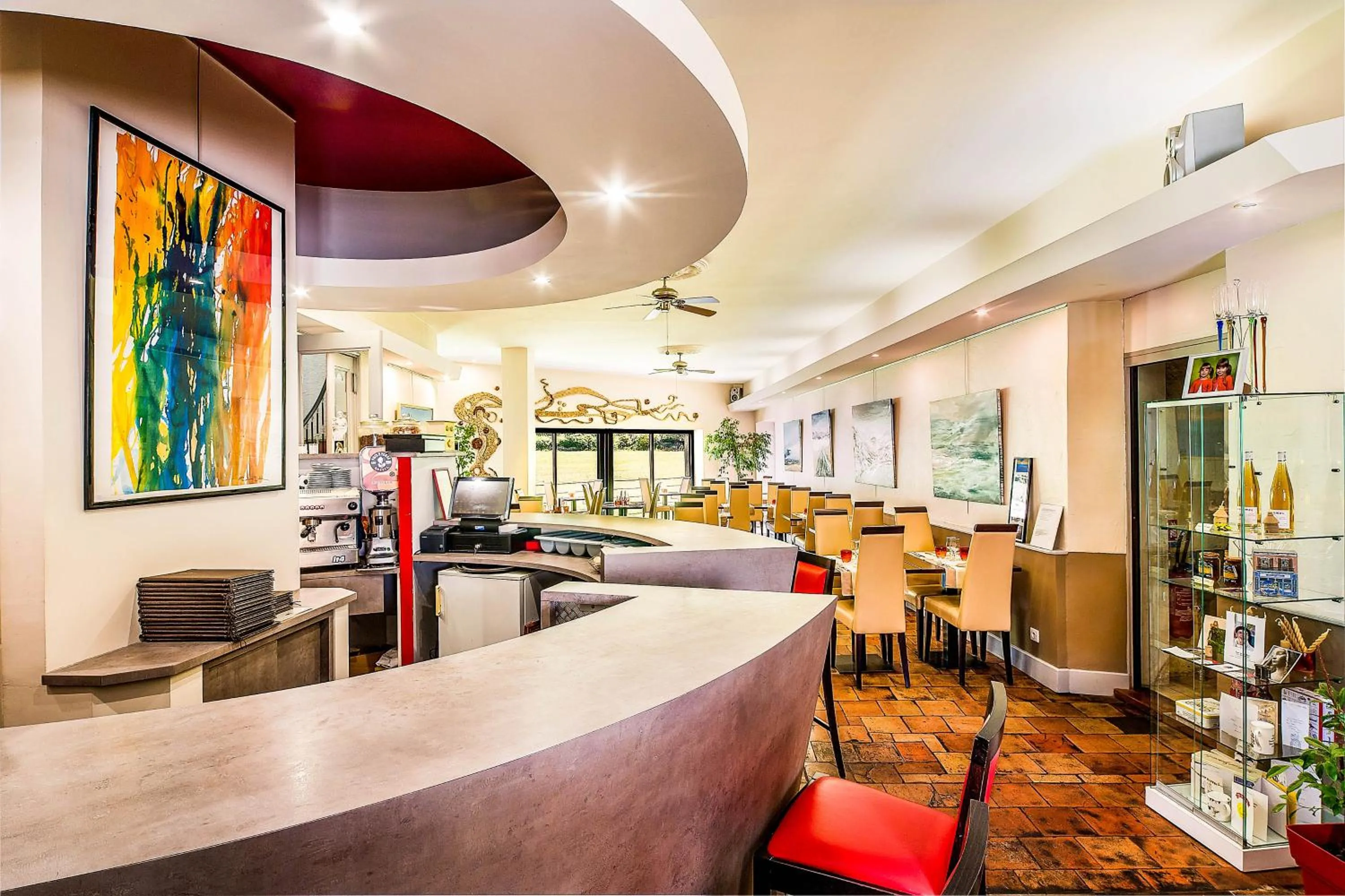 Lounge or bar in Logis Hôtel Restaurant des Corbières