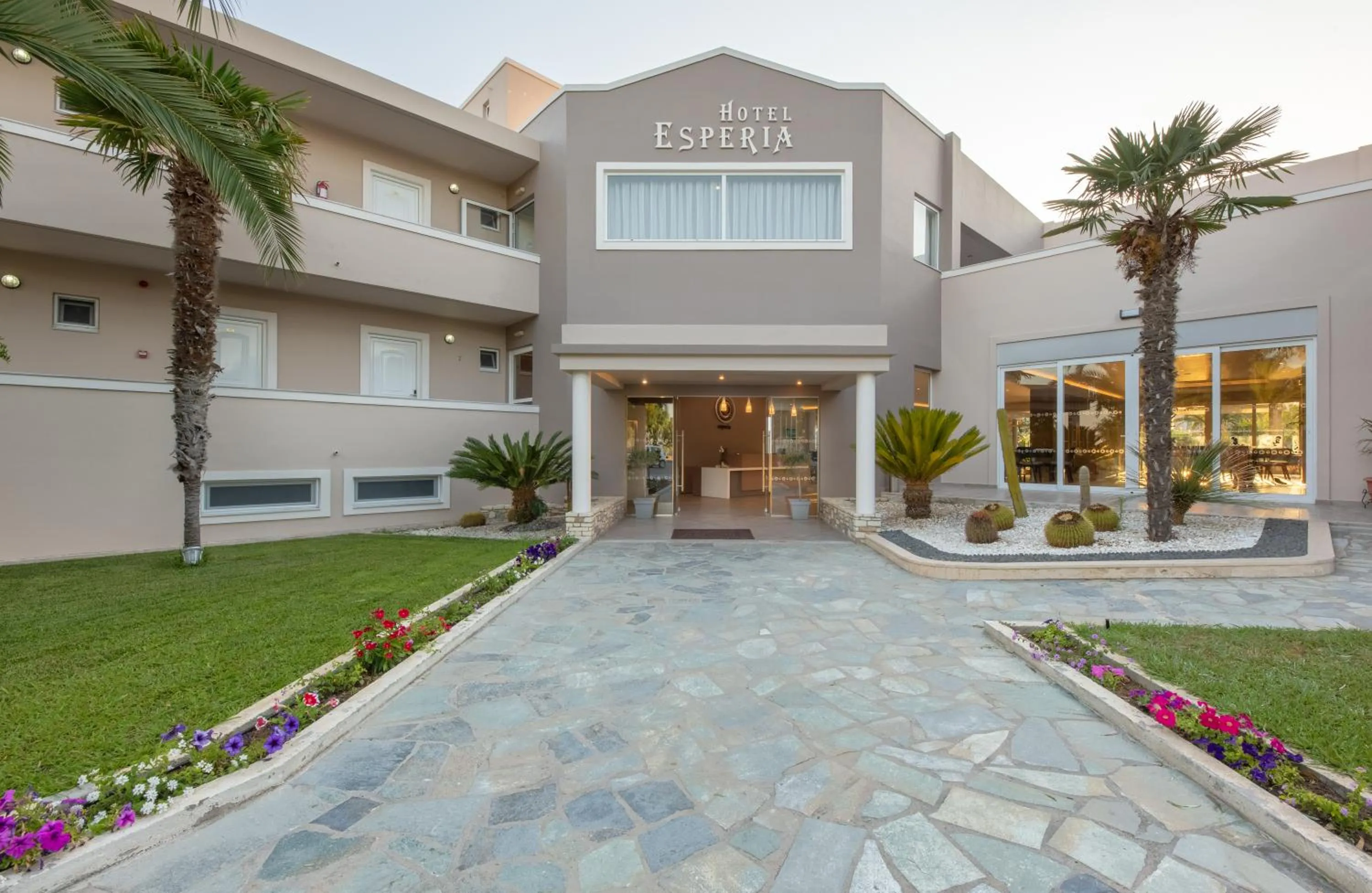 Facade/entrance in Hotel Esperia