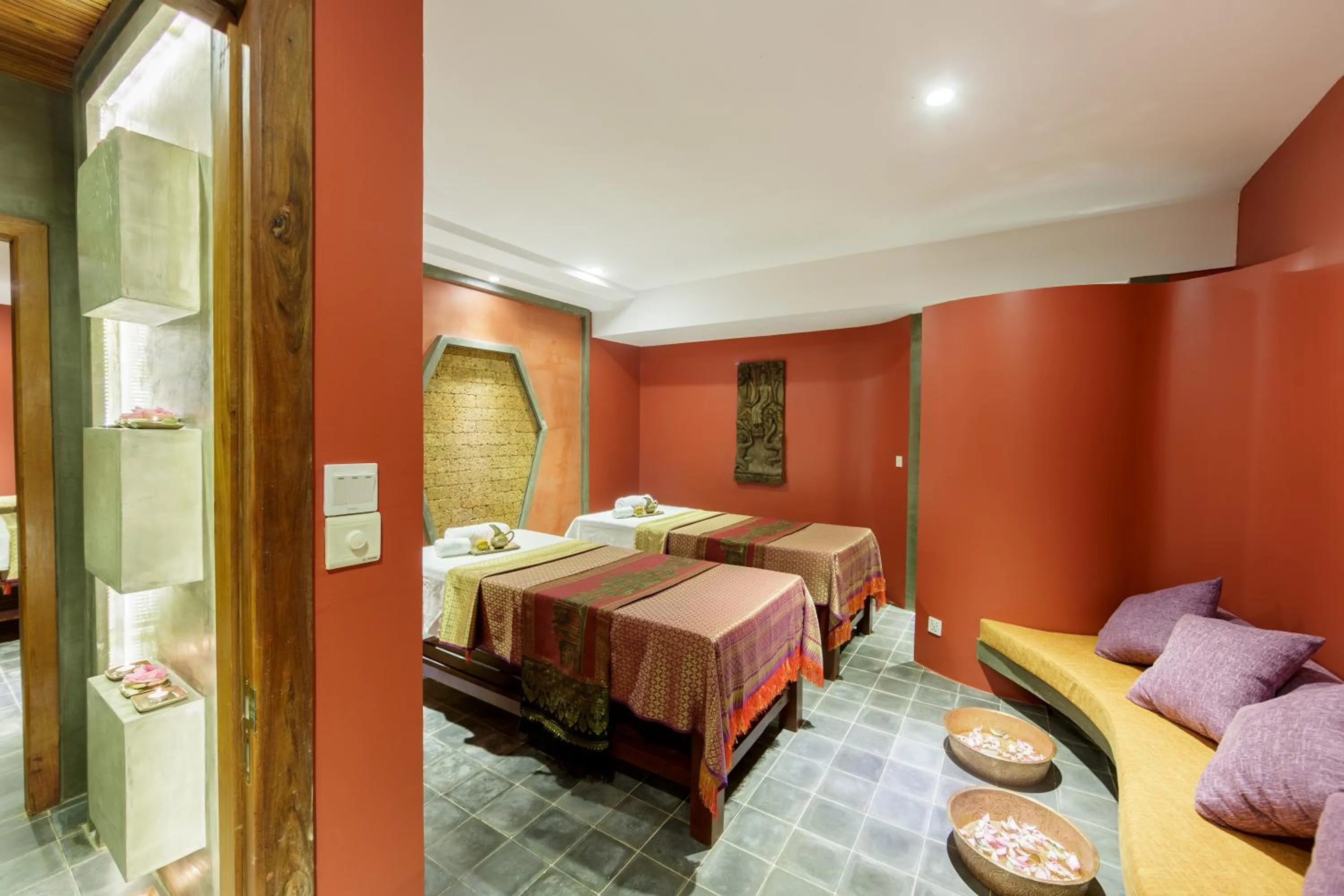 Massage, Bed in Golden Temple Boutique
