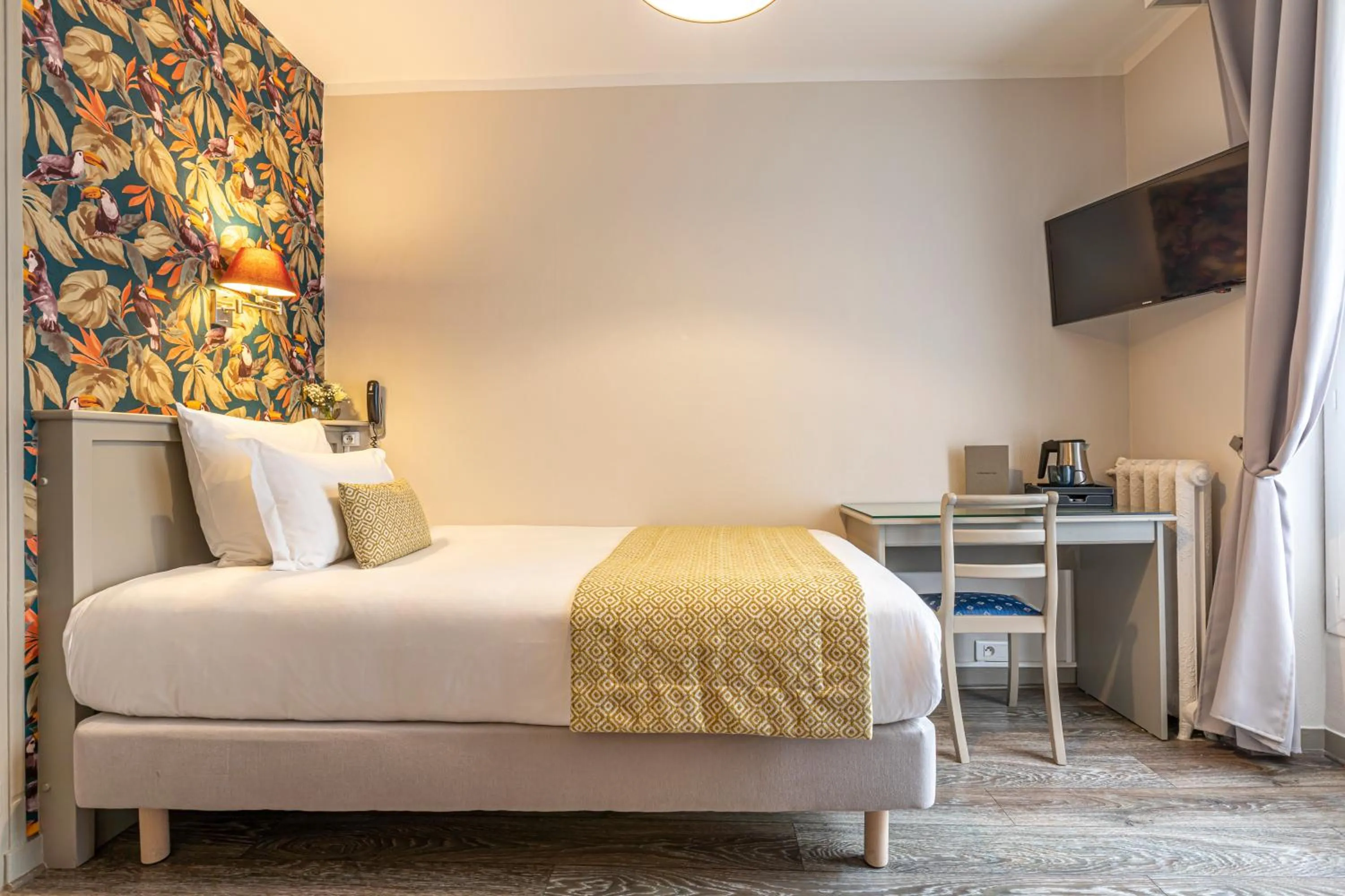 TV and multimedia, Bed in Splendid Hôtel