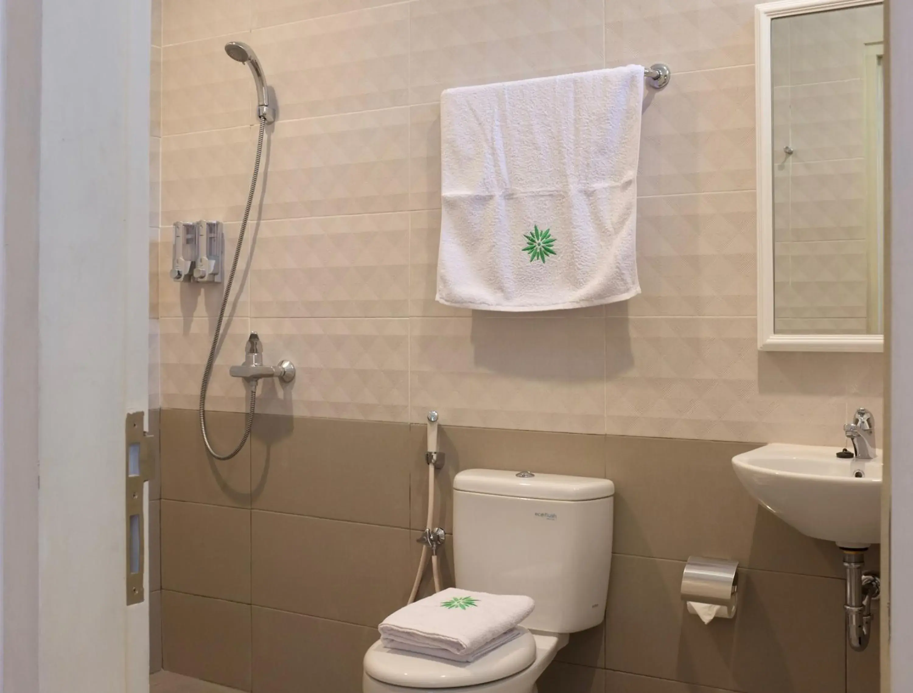 Bathroom in Rumah Kertajaya Bathroom in Rumah Kertajaya