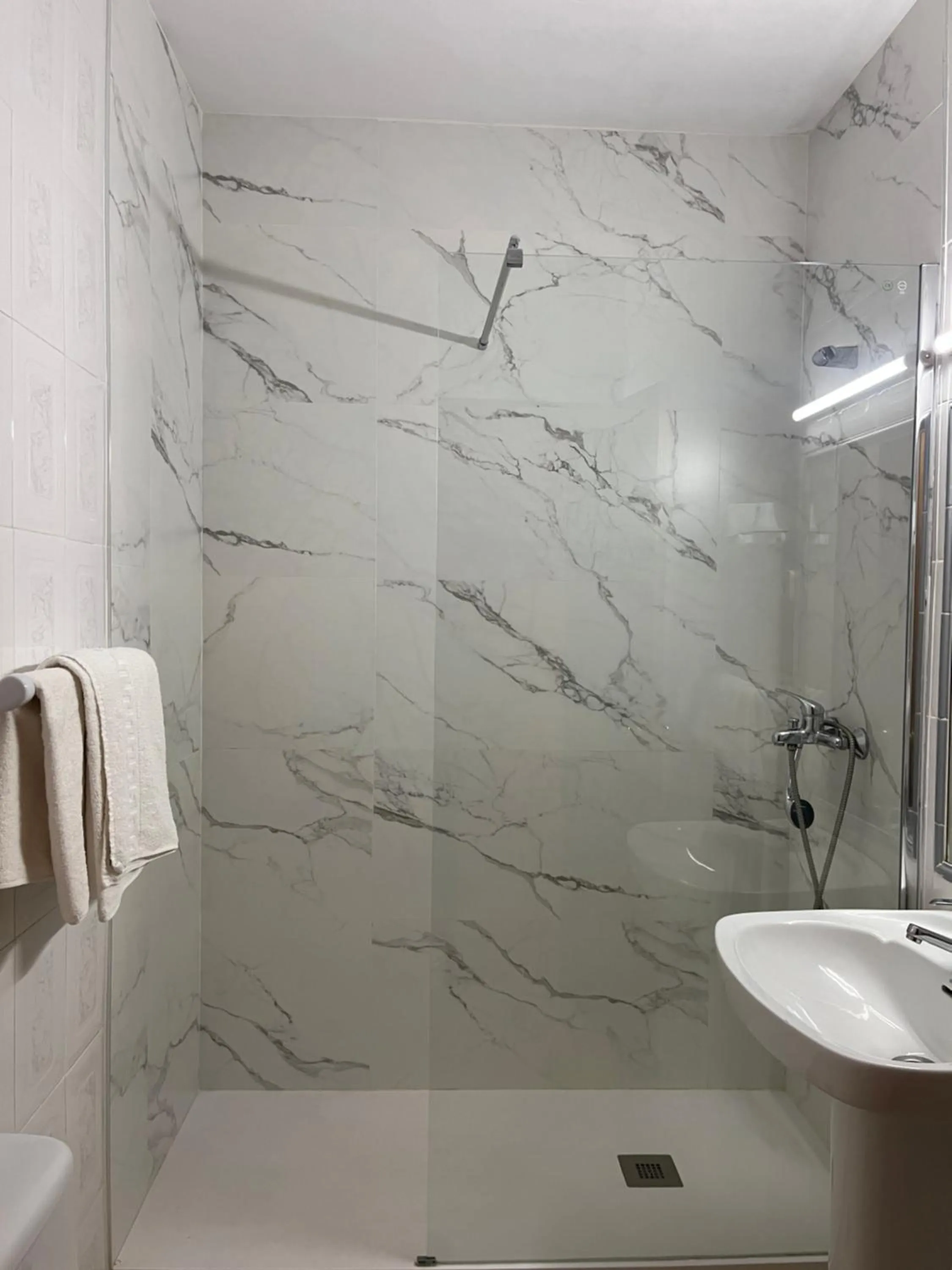 Bathroom in Hotel La Barca