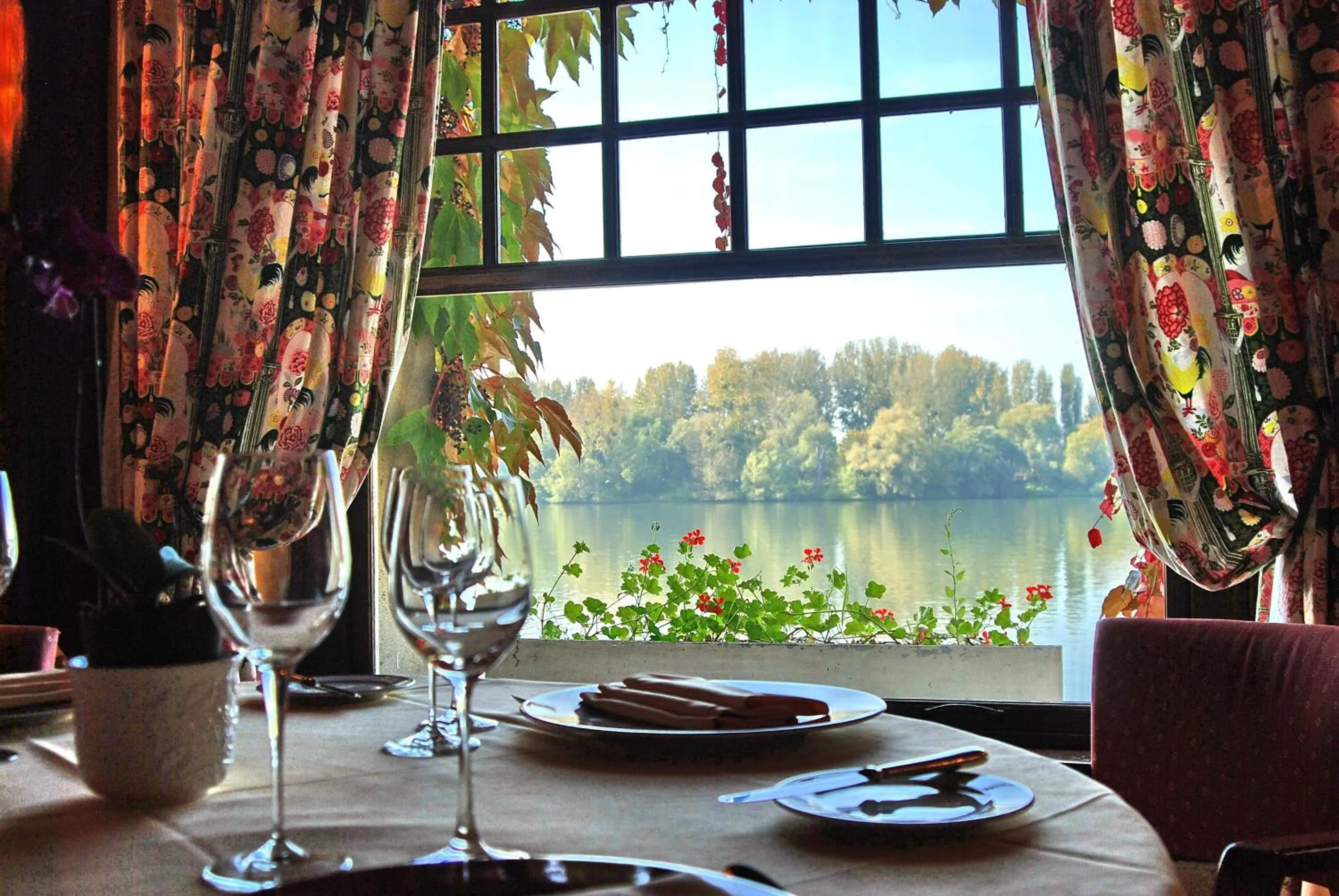 Restaurant/places to eat in La Chaîne D'or