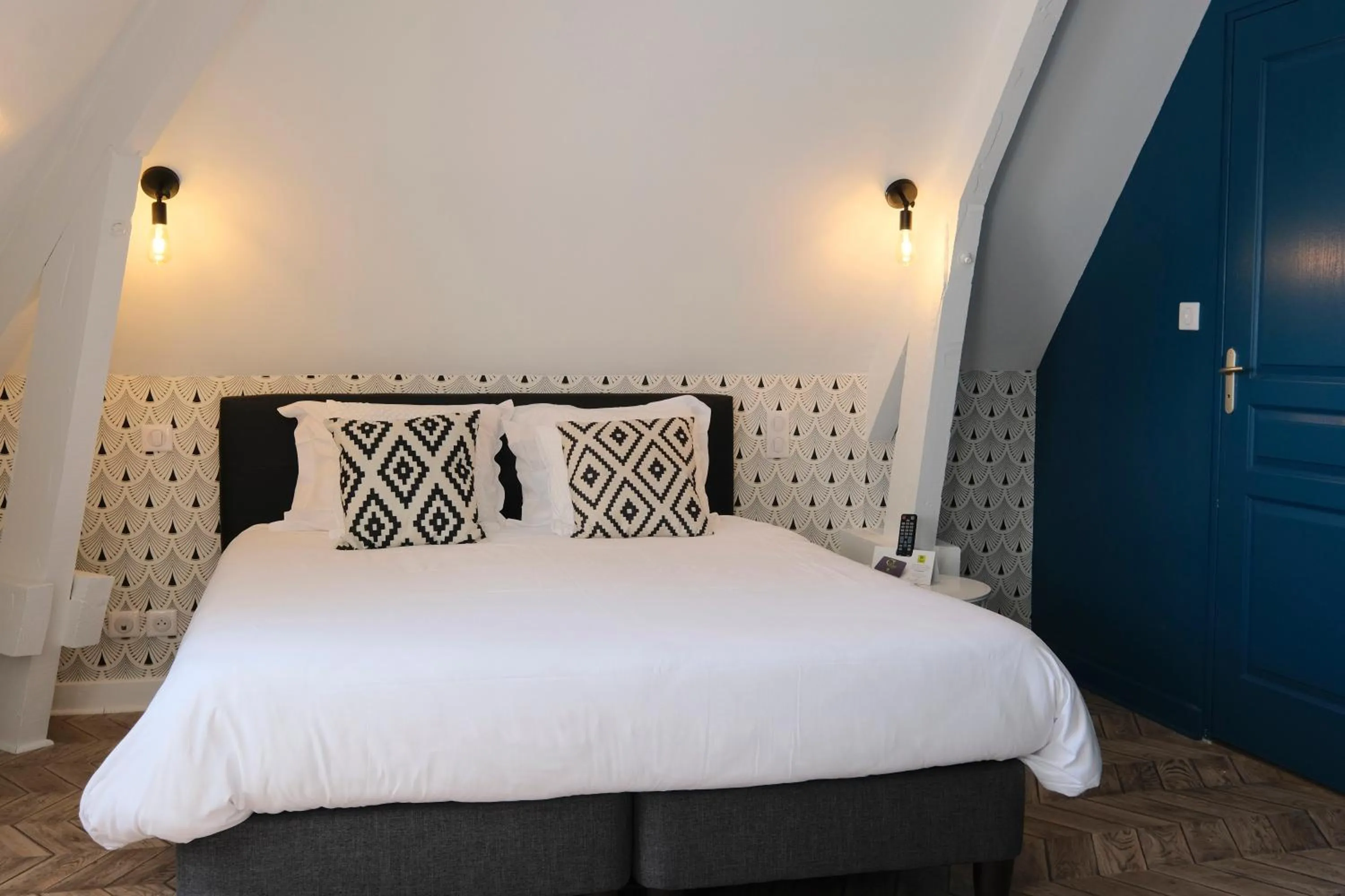 Breakfast, Bed in Logis Hotel Le Relais du Teulet