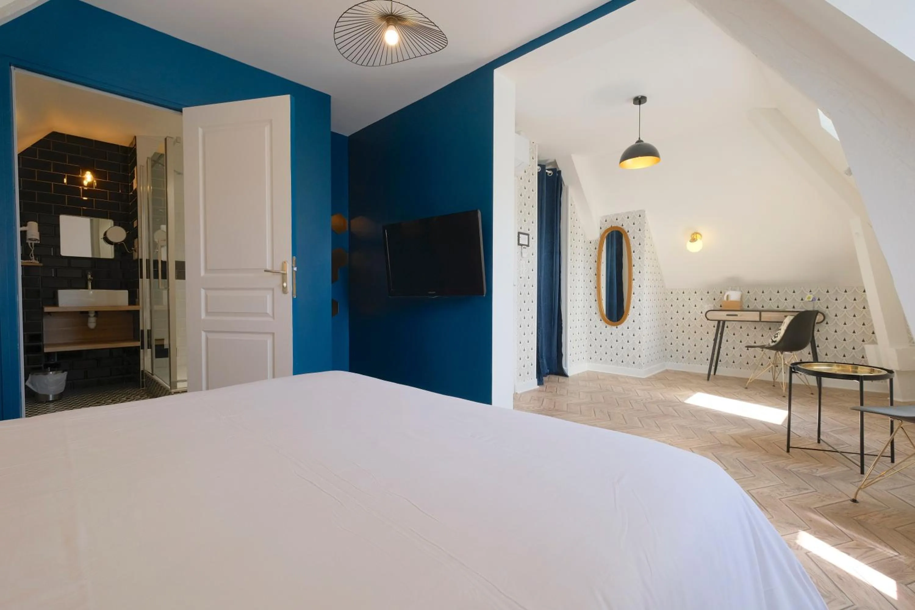 Breakfast, Bed in Logis Hotel Le Relais du Teulet