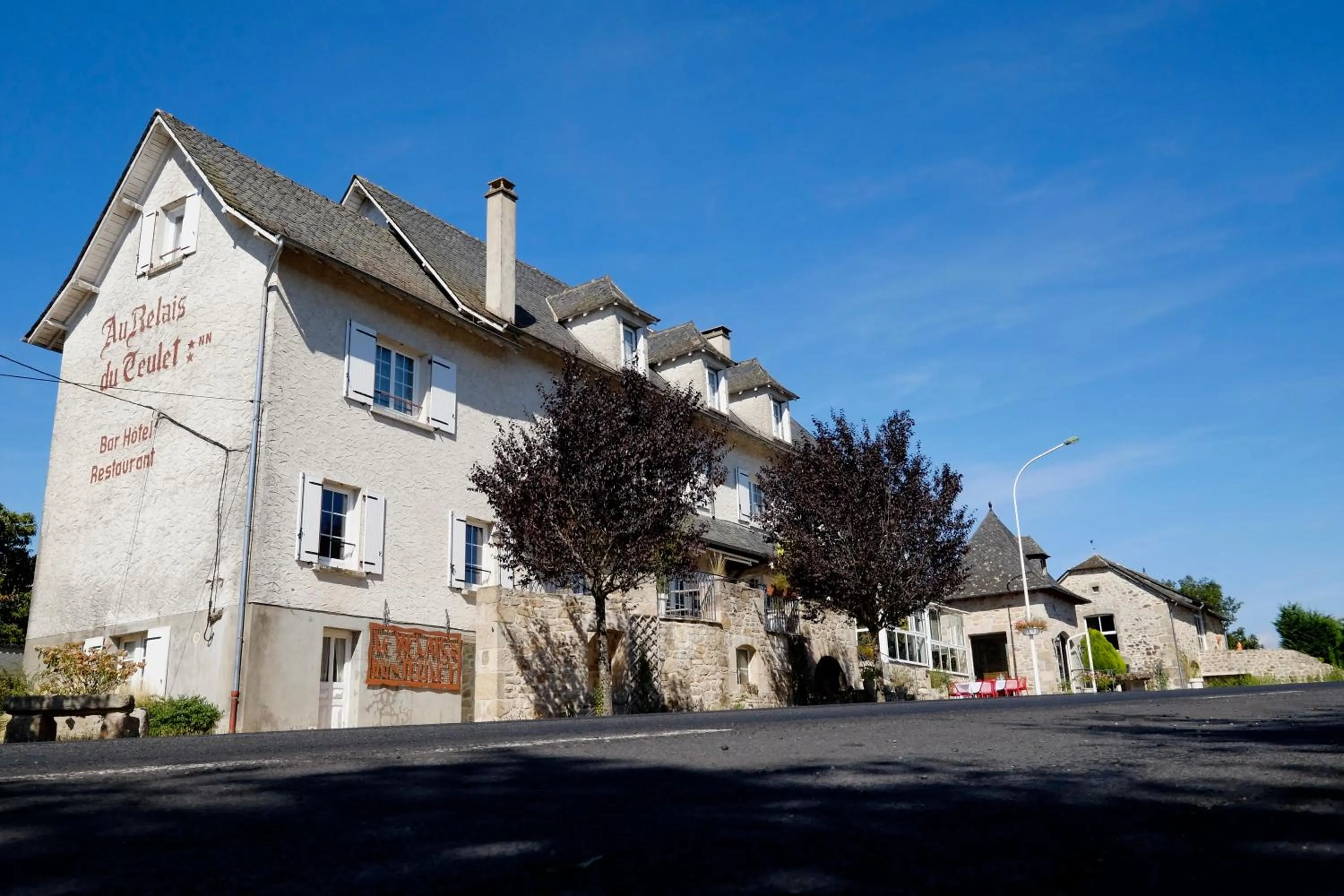 Facade/entrance in Logis Hotel Le Relais du Teulet