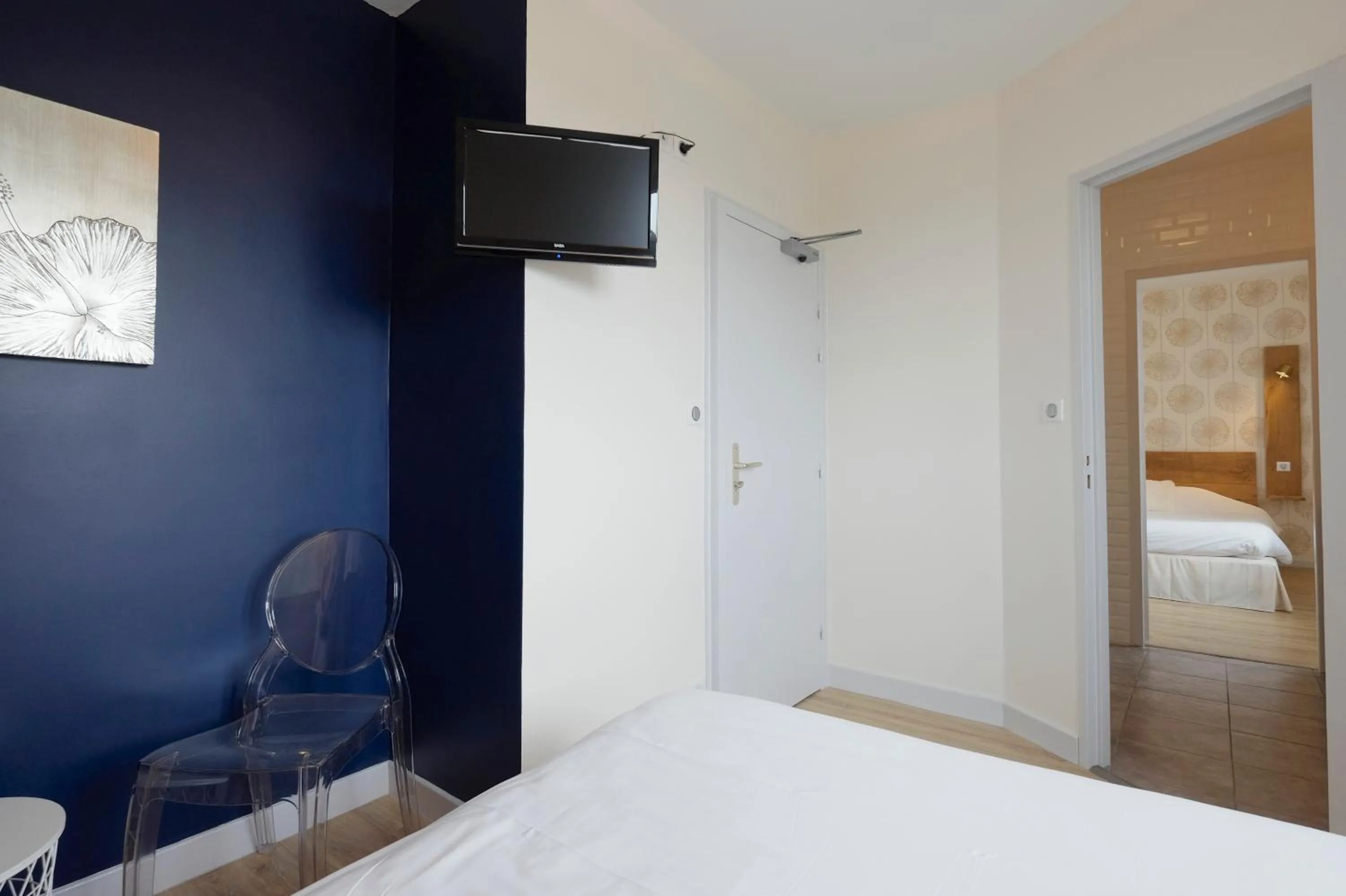 Bed in Logis Hotel Le Relais du Teulet