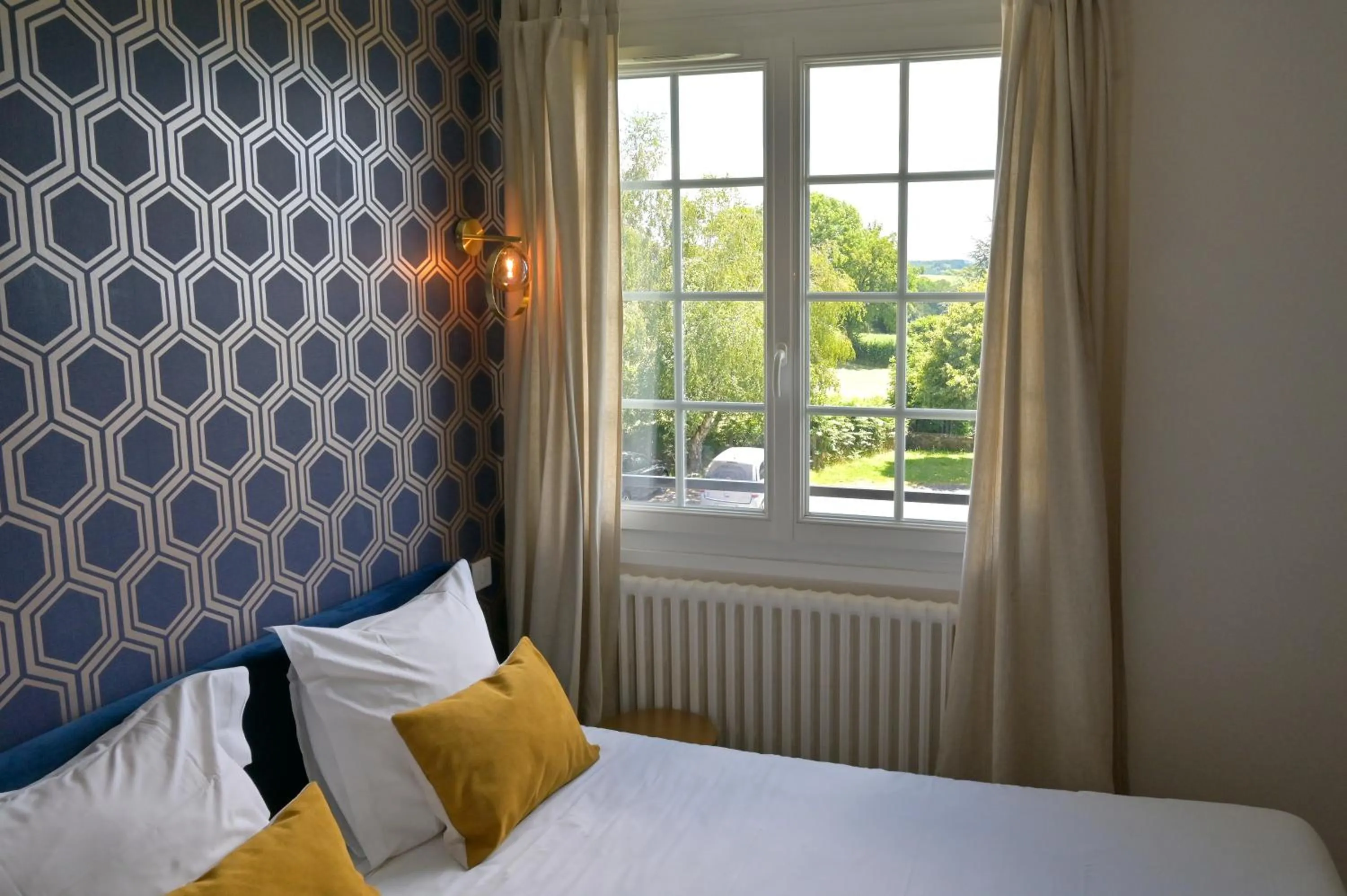 Bed in Logis Hotel Le Relais du Teulet