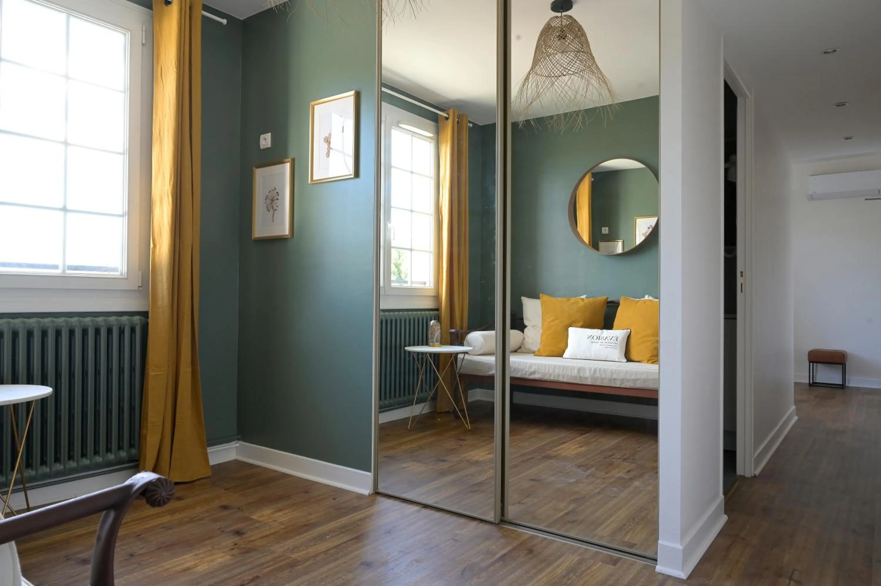 Bed in Logis Hotel Le Relais du Teulet