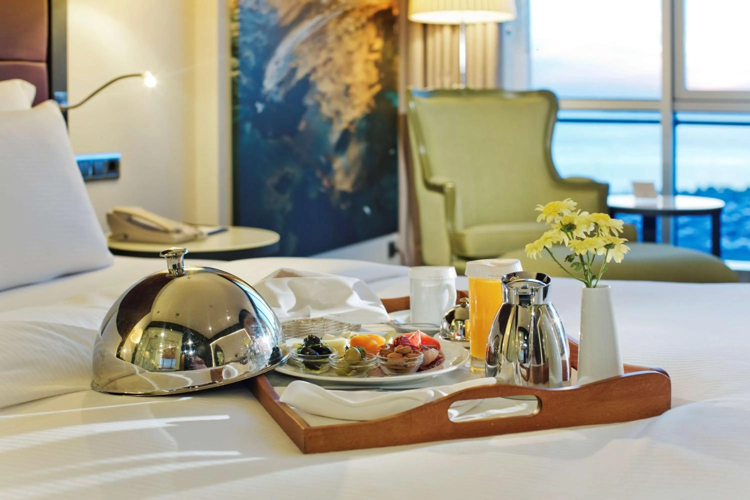 Restaurant/places to eat, Bed in DoubleTree By Hilton Istanbul - Moda