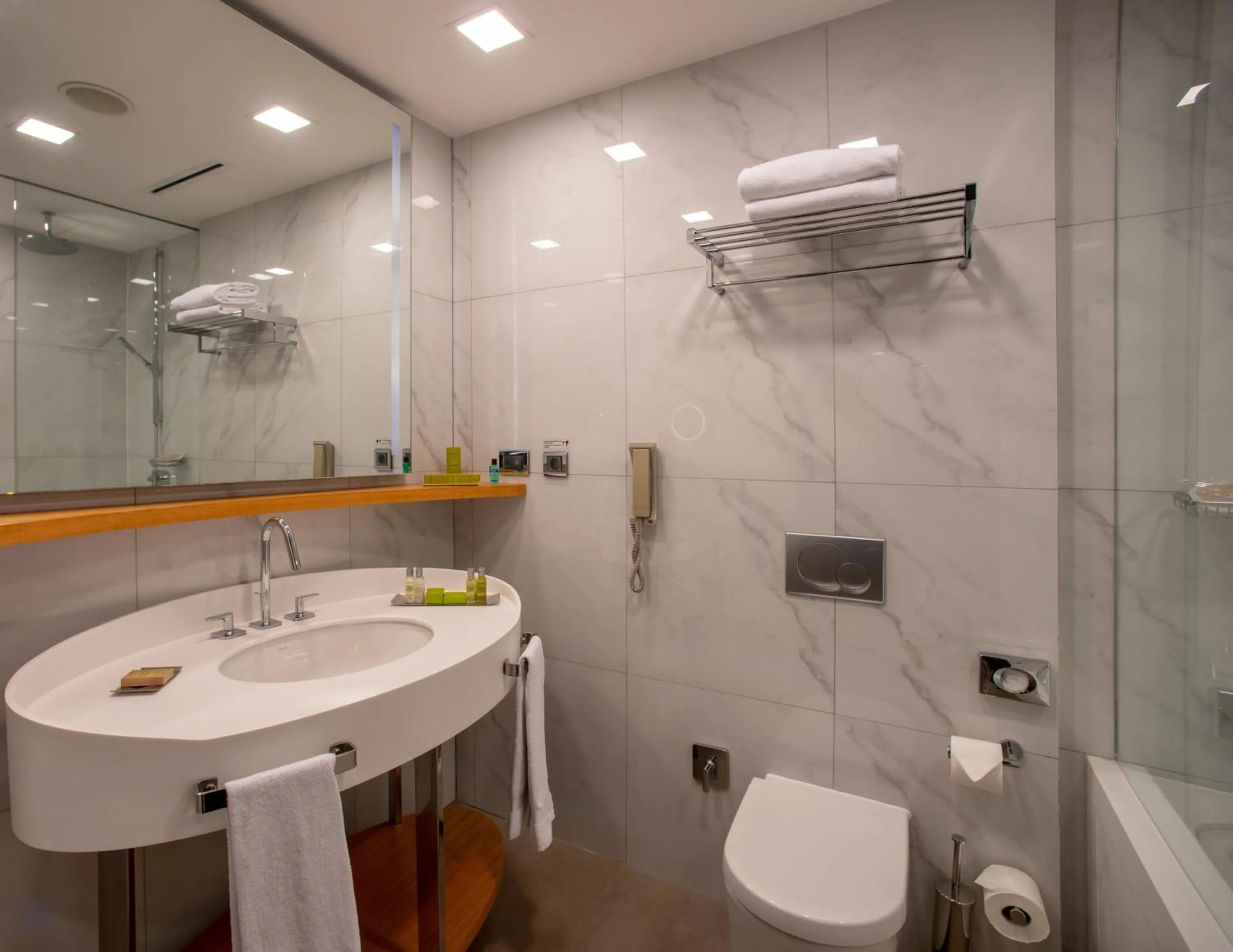 Shower in DoubleTree By Hilton Istanbul - Moda