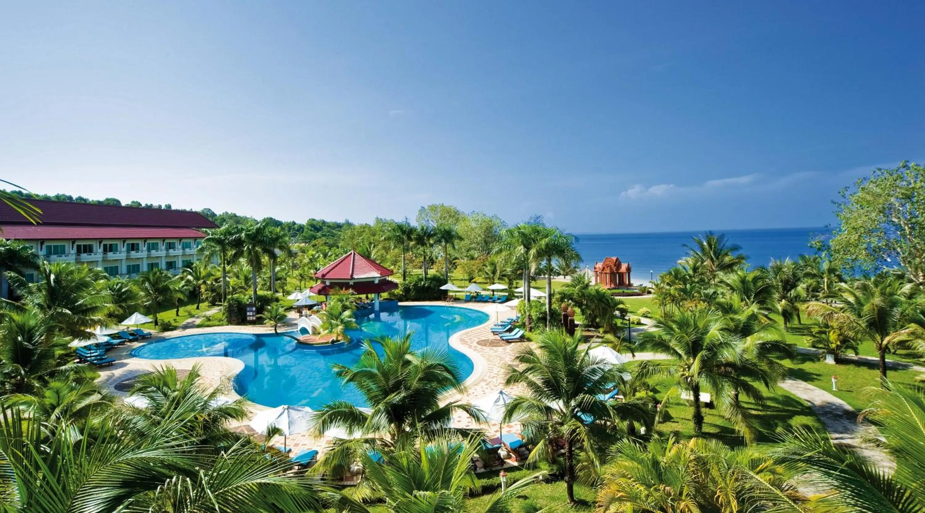 Swimming pool in Sokha Beach Resort