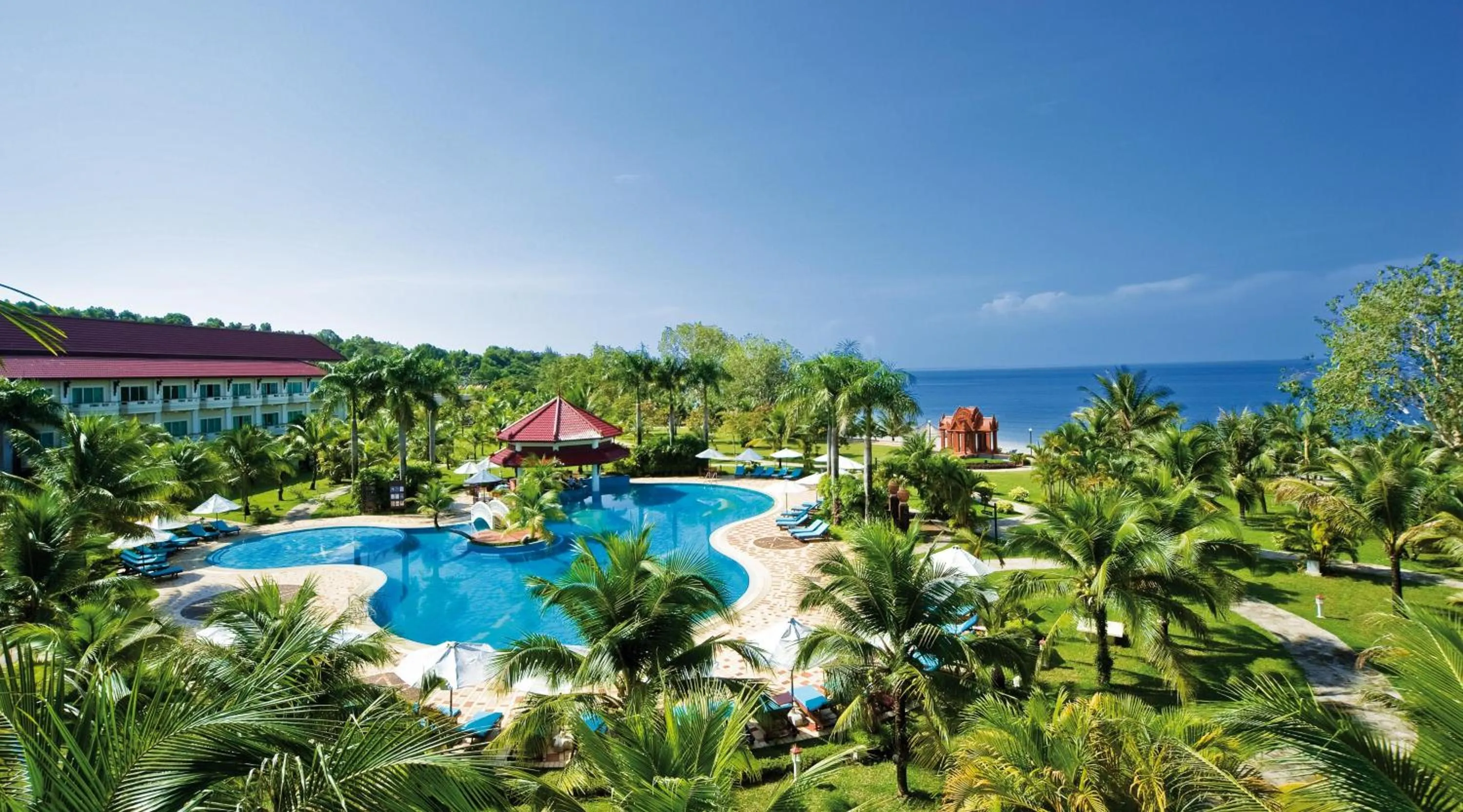 Swimming pool in Sokha Beach Resort