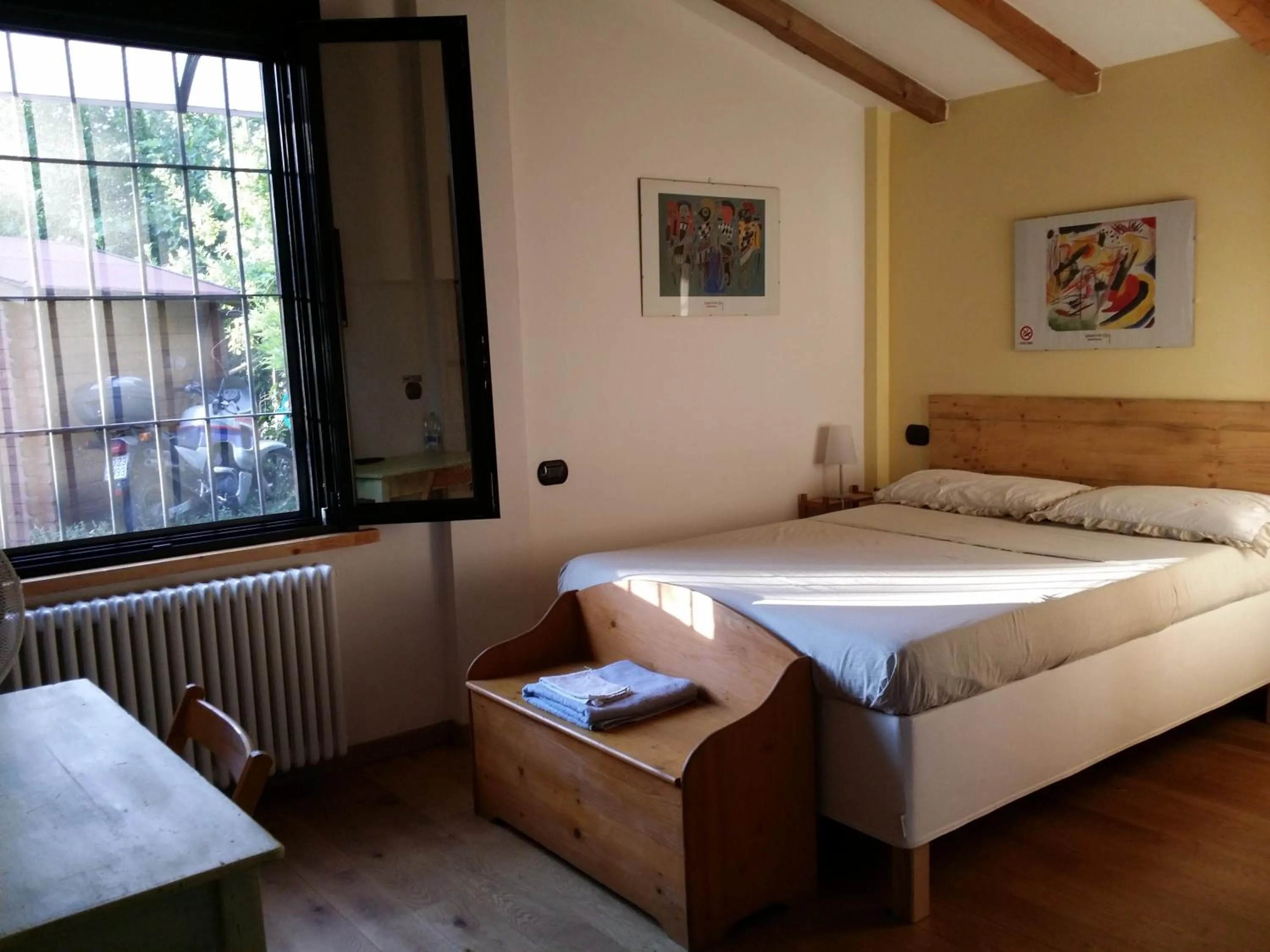 Photo of the whole room, Bed in R&B Albero Cavo Parma