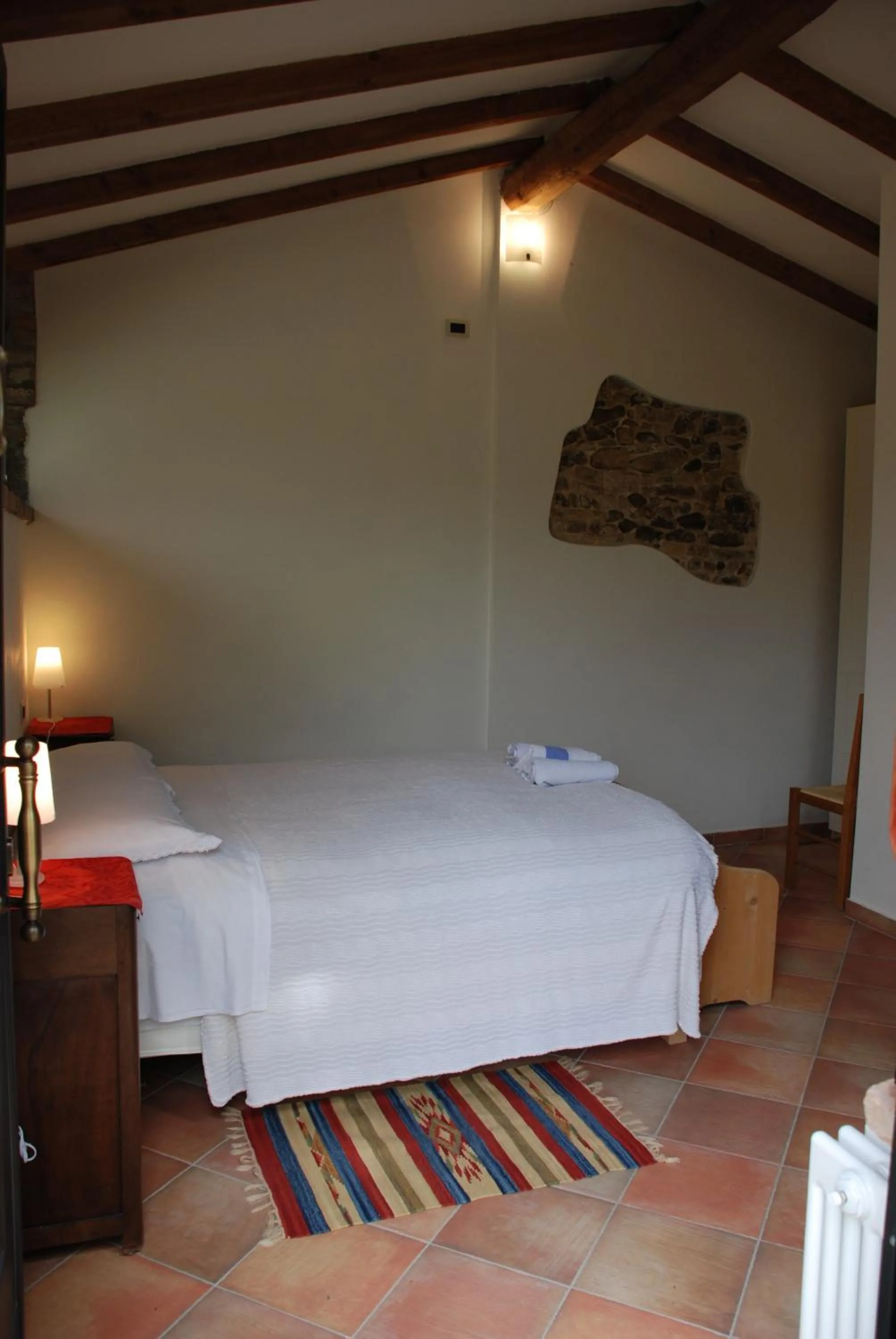 Bedroom, Bed in R&B Albero Cavo Parma
