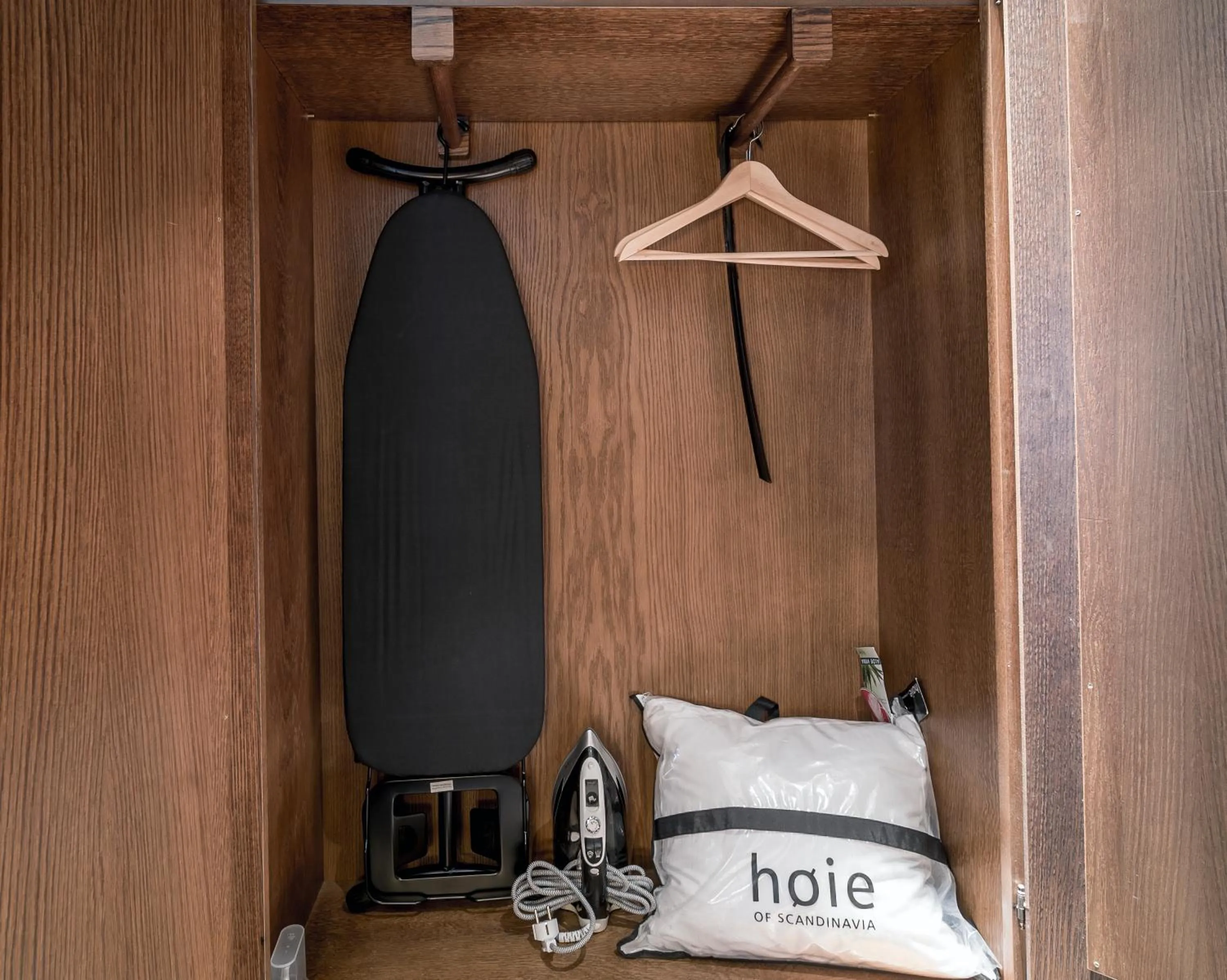 flat iron, Bed in Angvik Gamle Handelssted - by Classic Norway Hotels