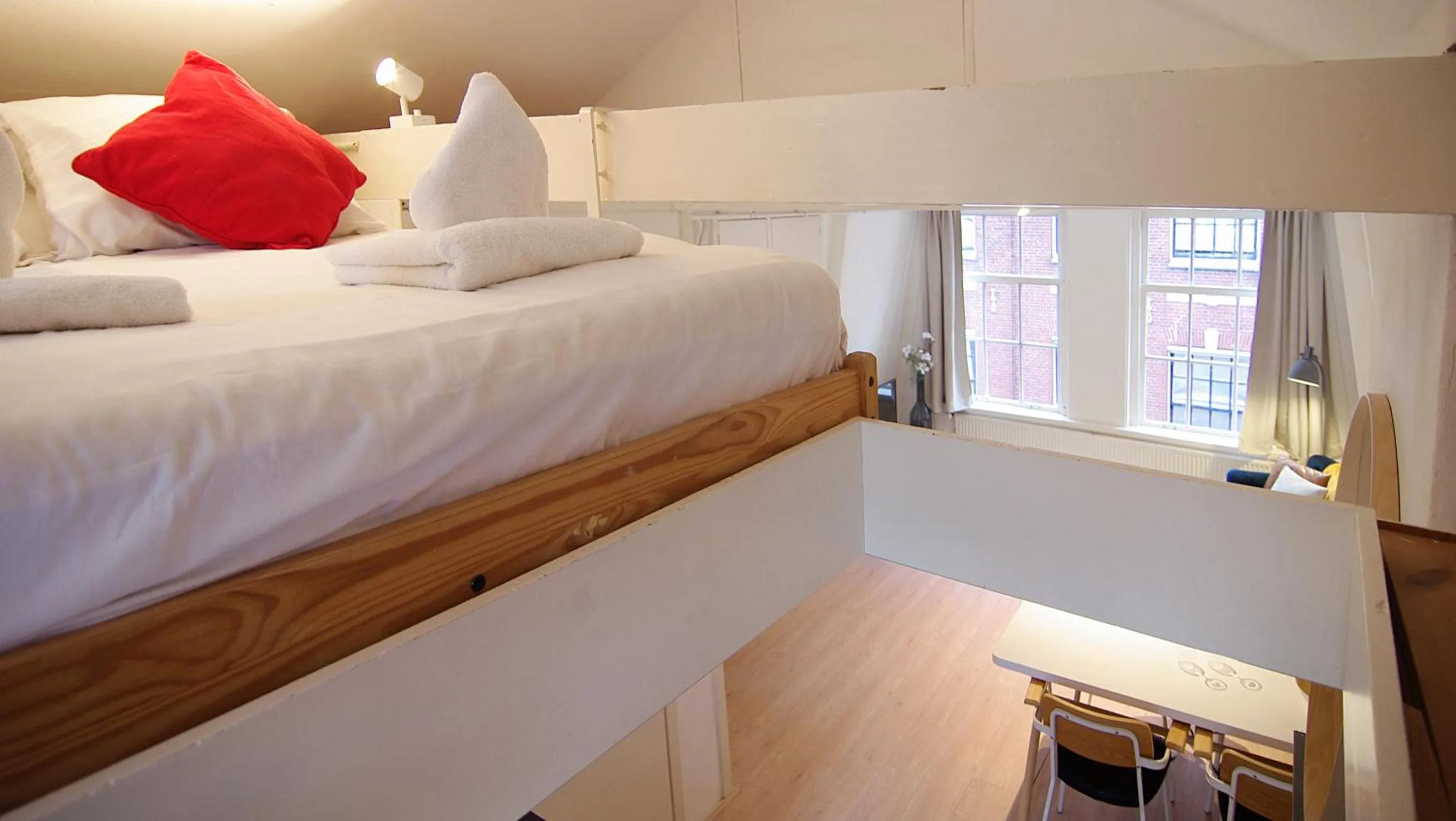Bed in Loft Leidsegracht
