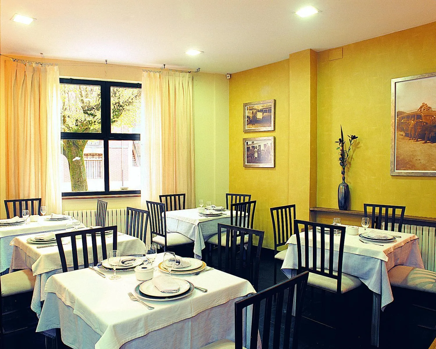 Restaurant/places to eat in Hotel Casa El Rapido