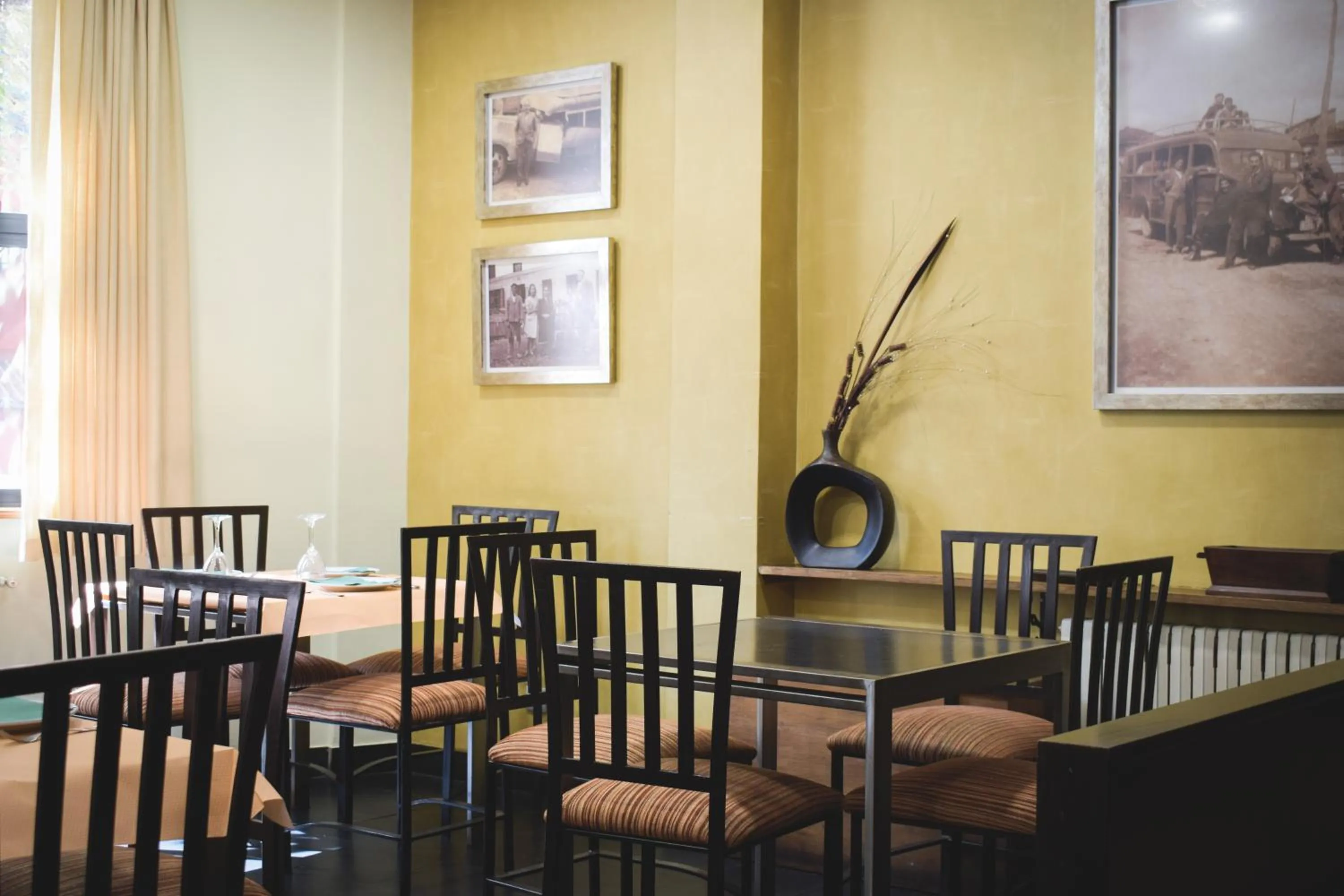 Restaurant/places to eat in Hotel Casa El Rapido