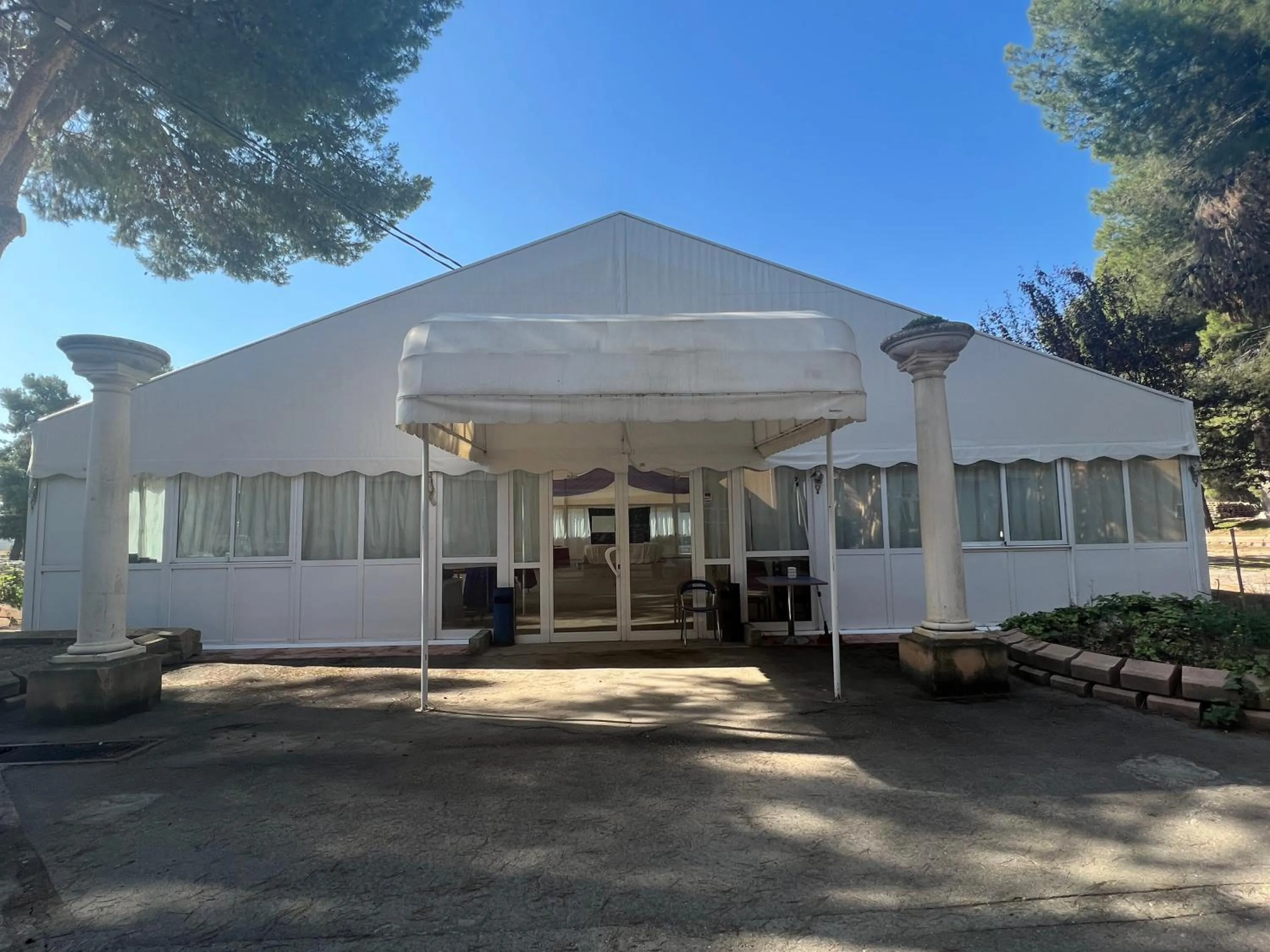 Property building in Hotel El Cisne